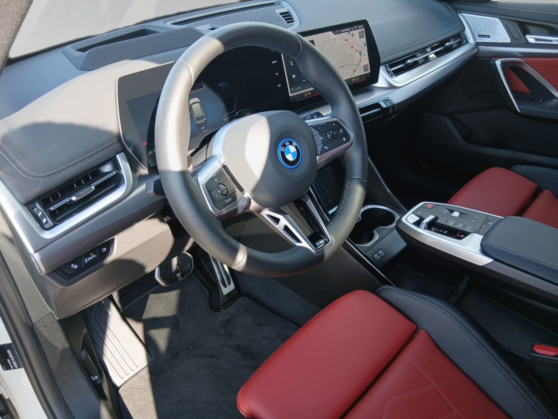 Bild 4 BMW iX1 xDrive30 M SPORT PRO ACC HeadU AHK H&K Lenkhz