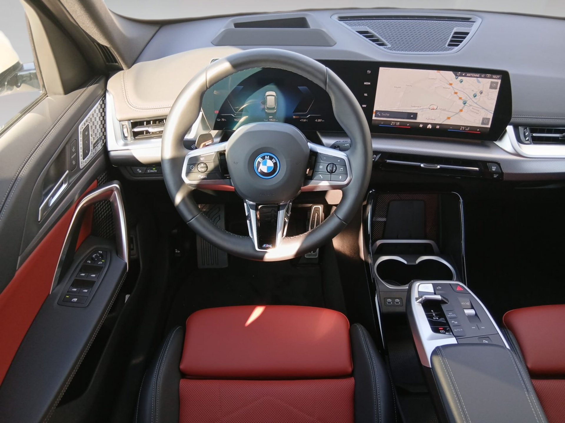 Bild 6 BMW iX1 xDrive30 M SPORT PRO ACC HeadU AHK H&K Lenkhz