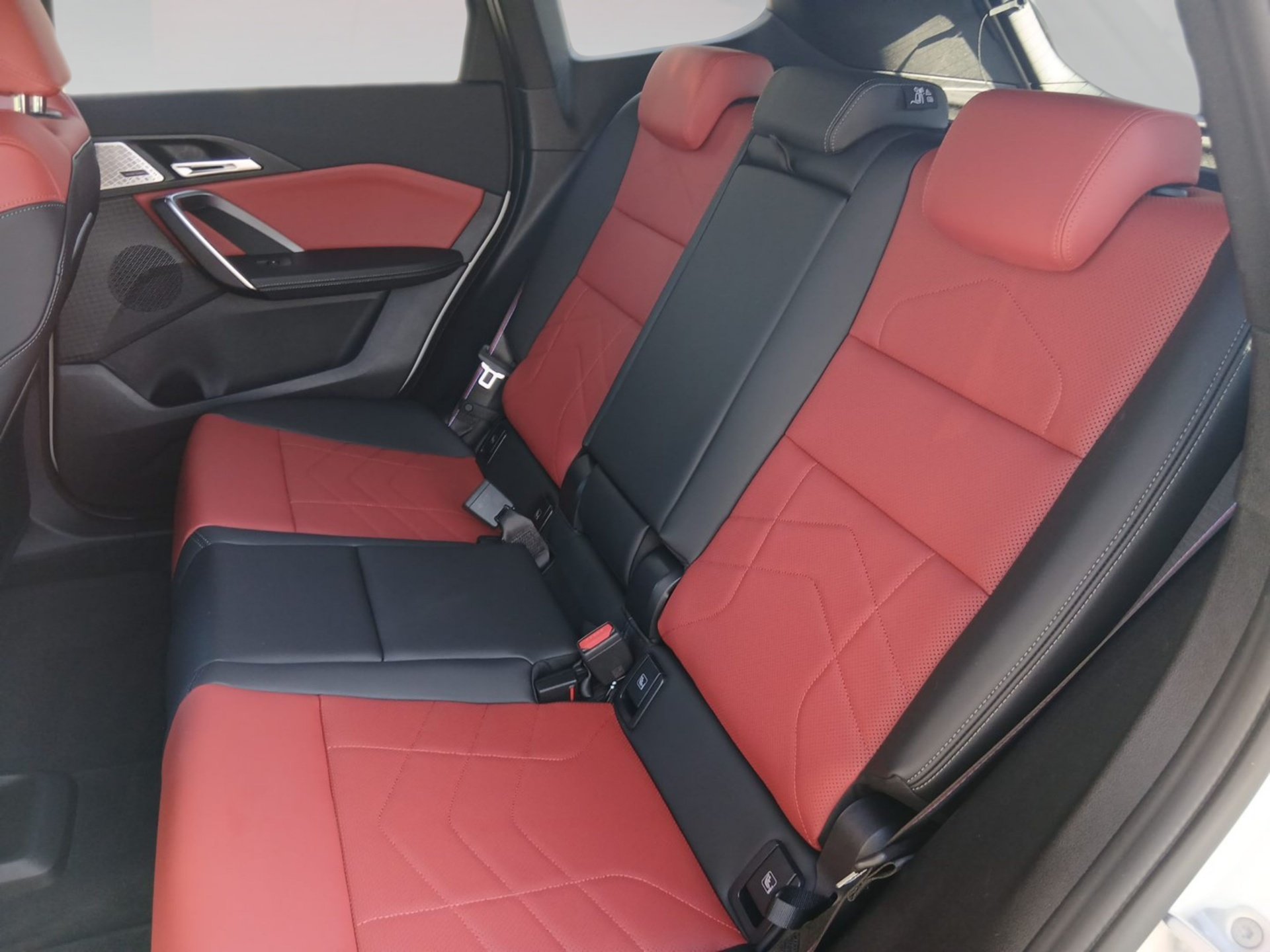 Bild 7 BMW iX1 xDrive30 M SPORT PRO ACC HeadU AHK H&K Lenkhz