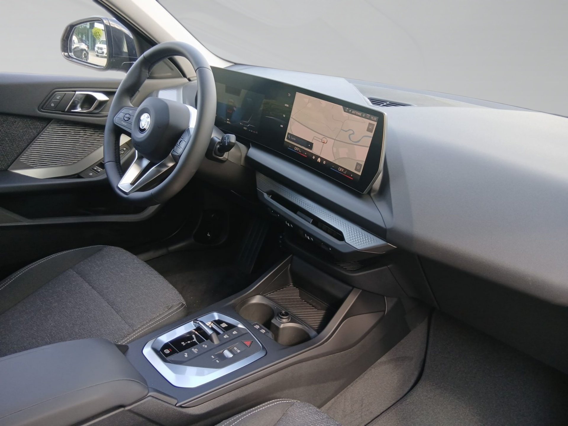 Bild 6 BMW 116 Limousine LED DrivingAss ParkAss KeyLess Navi