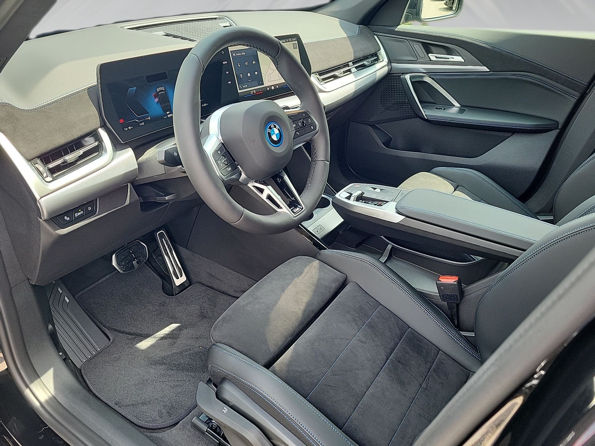 BMW iX1 eDrive20 M SPORT LED ACC AHK ParkAss KeyLess iX1 eDrive20 M SPORT LED ACC AHK ParkAss KeyLess (Bild 4)
