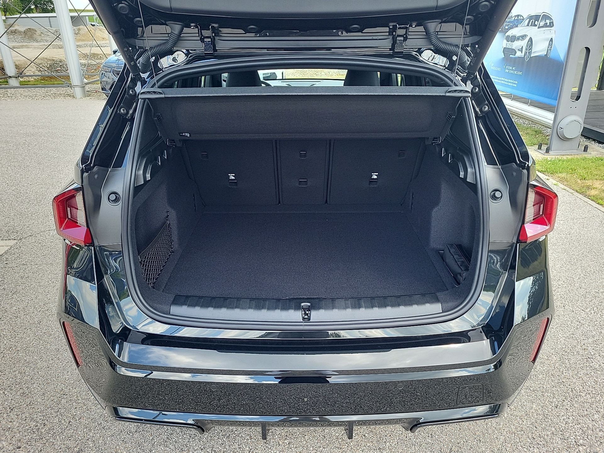 BMW X1 X1 sDrive20i M SPORT LED AHK ACC KeyLess ParkAss (Bild 11)