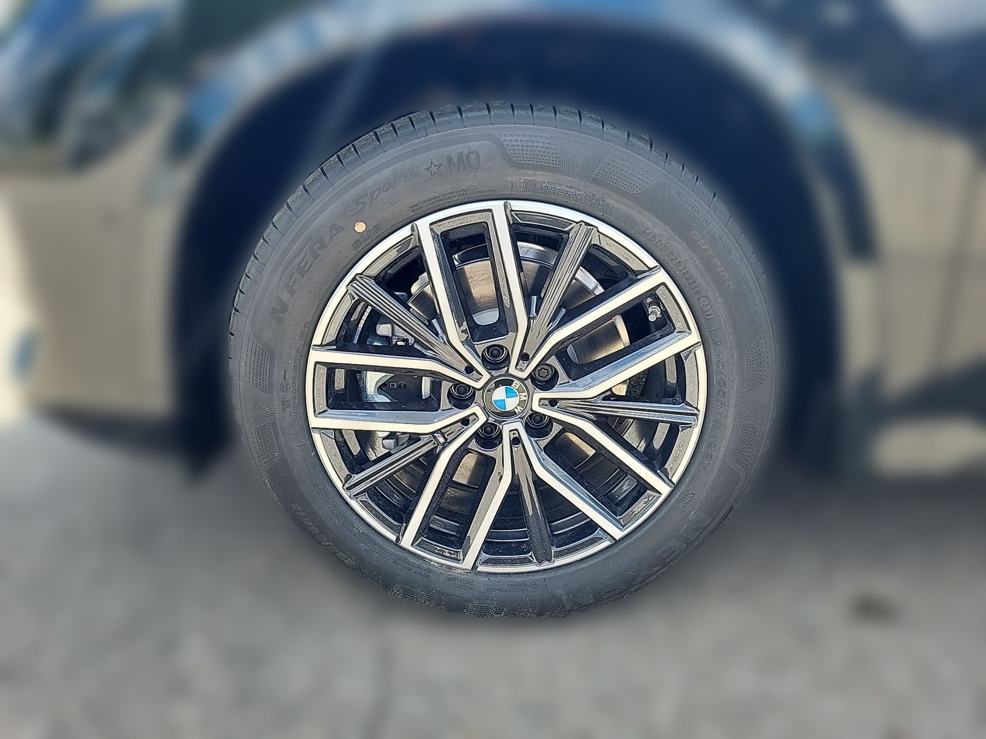 BMW X1 X1 sDrive20i M SPORT LED AHK ACC KeyLess ParkAss (Bild 4)