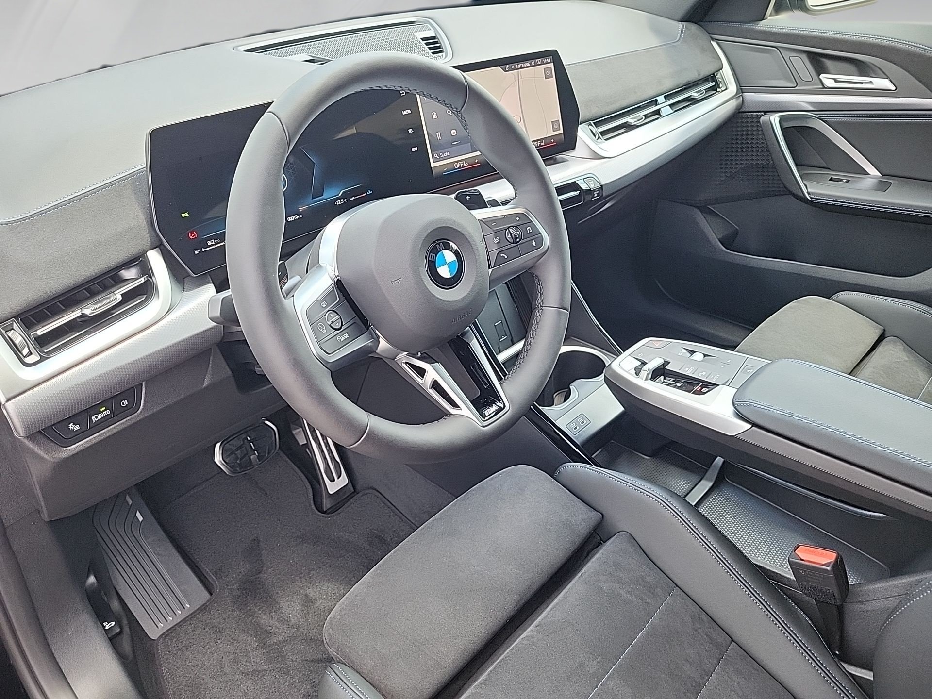 BMW X1 X1 sDrive20i M SPORT LED AHK ACC KeyLess ParkAss (Bild 5)