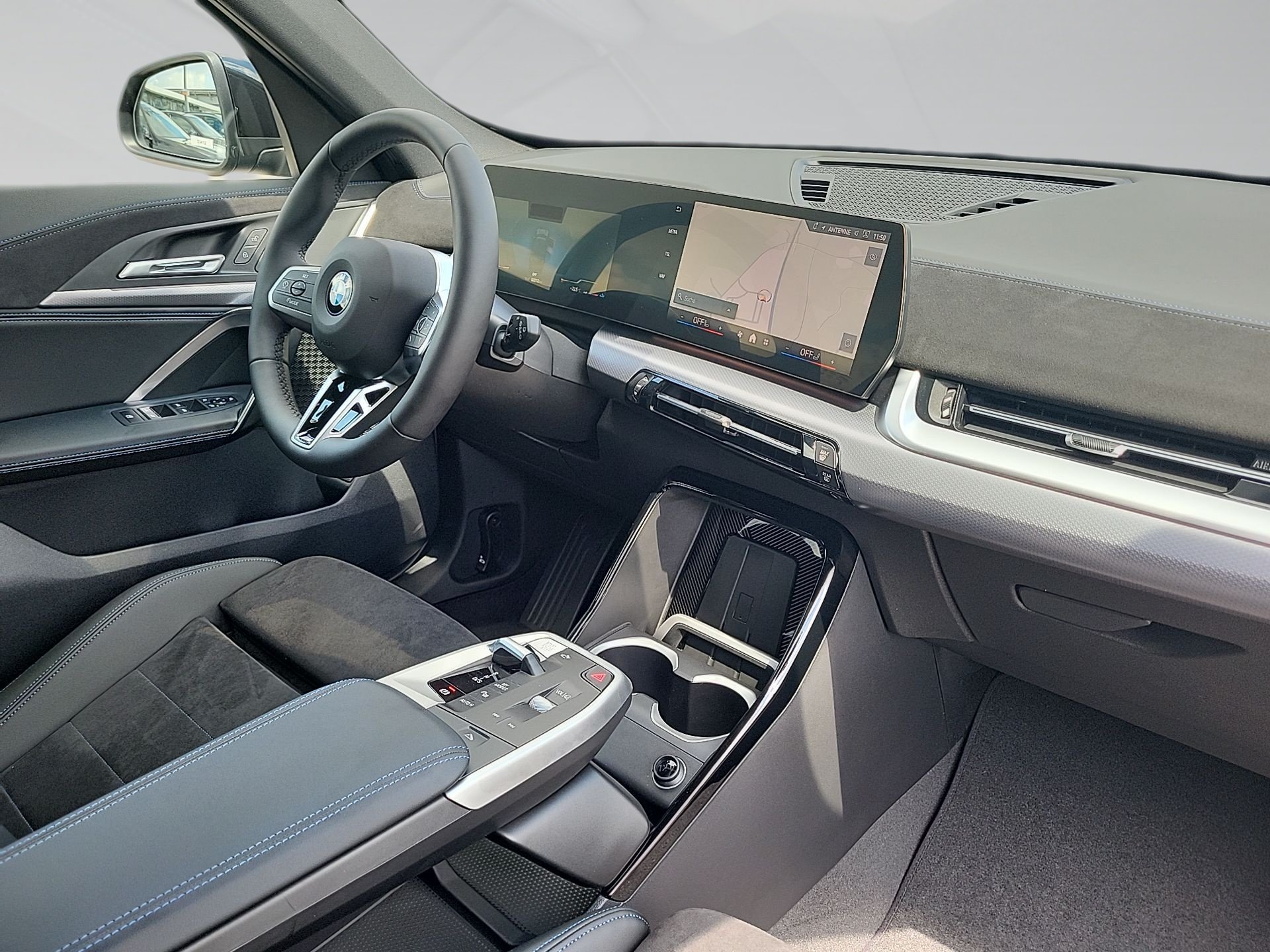 BMW X1 X1 sDrive20i M SPORT LED AHK ACC KeyLess ParkAss (Bild 6)