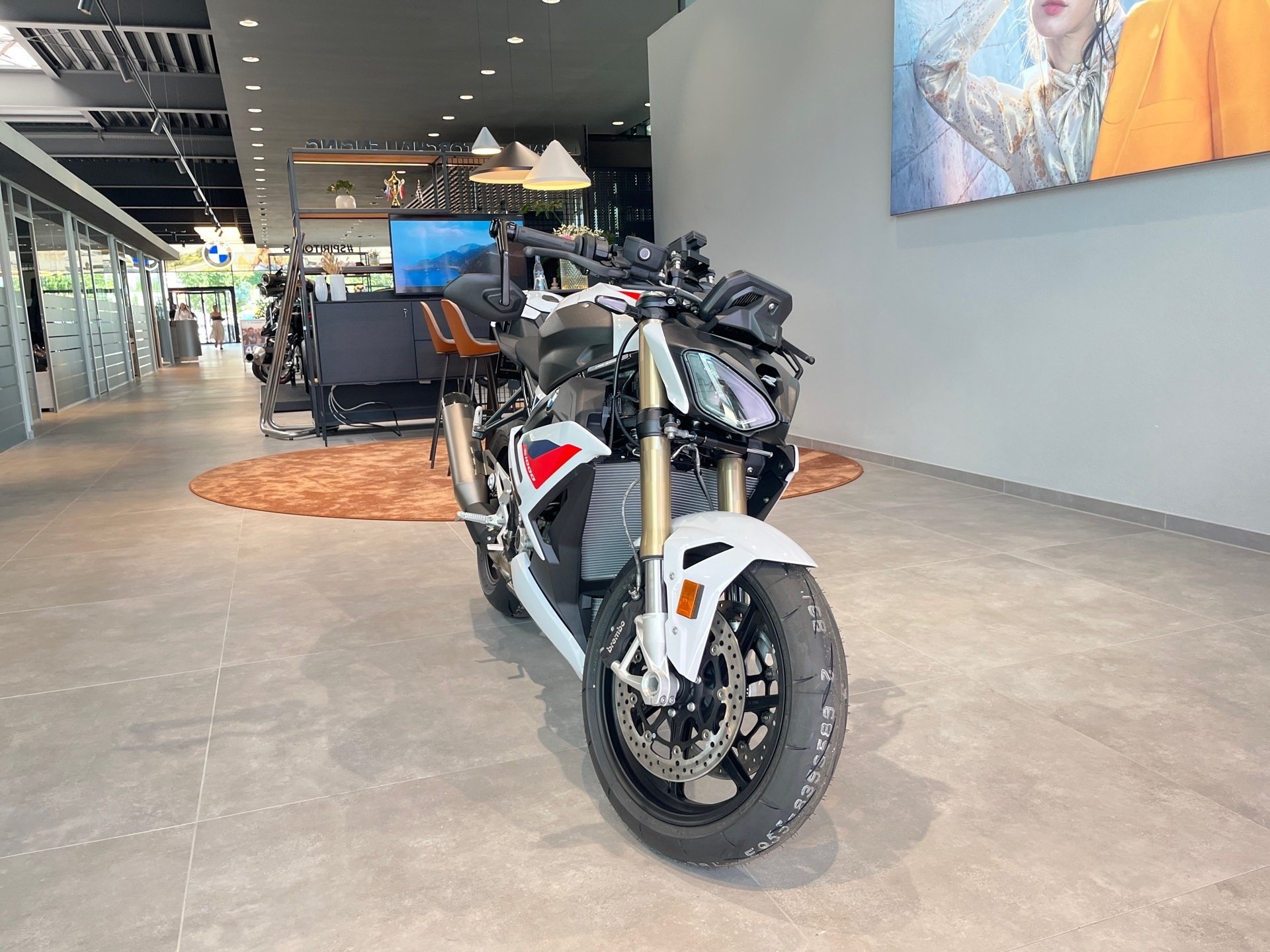 Bild 3 BMW S 1000 R M-Paket Komfort/Dynamic-Paket/Schmiederä