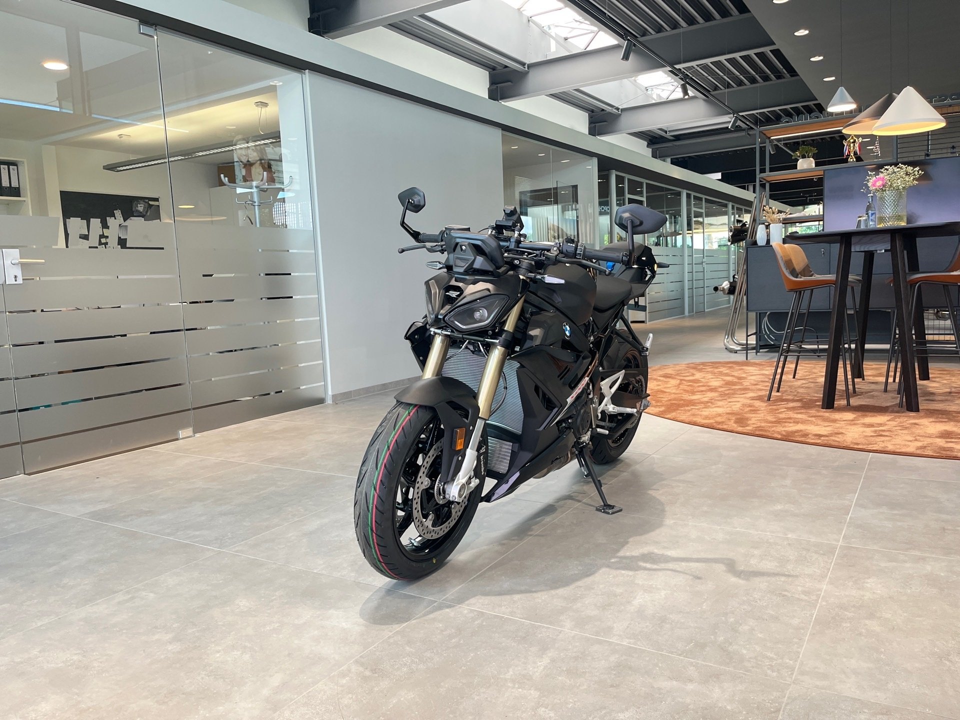 Bild 4 BMW S 1000 R Komfort/Dynamik-Paket/Lenkerendspieg