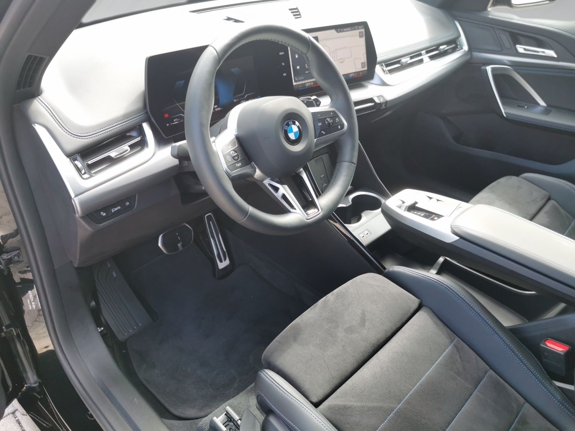 BMW X1 X1 sDrive20i M SPORT PRO LED AHK ParkAss Lenkhzg (Bild 5)