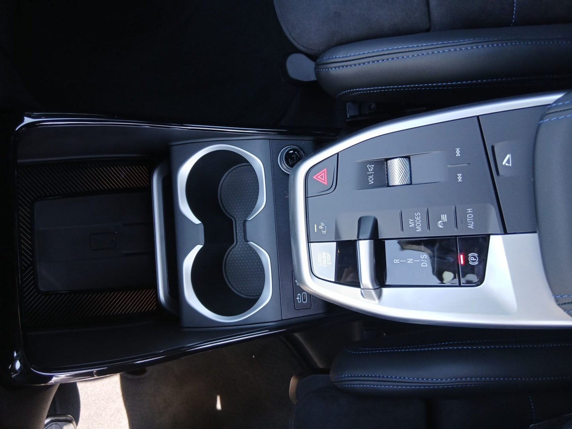 BMW X1 X1 xDrive30e M SPORT LED HeadUp DrivingAss ParkAs (Bild 12)