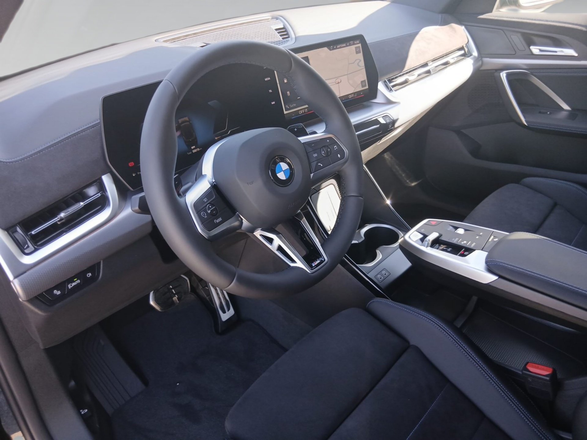 BMW X2 X2 sDrive20i M SPORT LED ACC ParkAss AHK Lenkhzg (Bild 5)