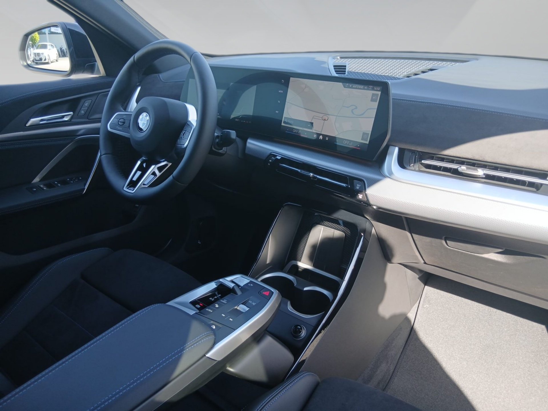 BMW X2 X2 sDrive20i M SPORT LED ACC ParkAss AHK Lenkhzg (Bild 6)