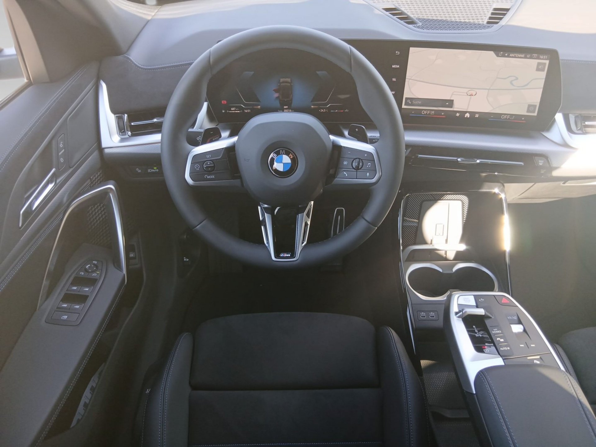 BMW X2 X2 sDrive20i M SPORT LED ACC ParkAss AHK Lenkhzg (Bild 7)