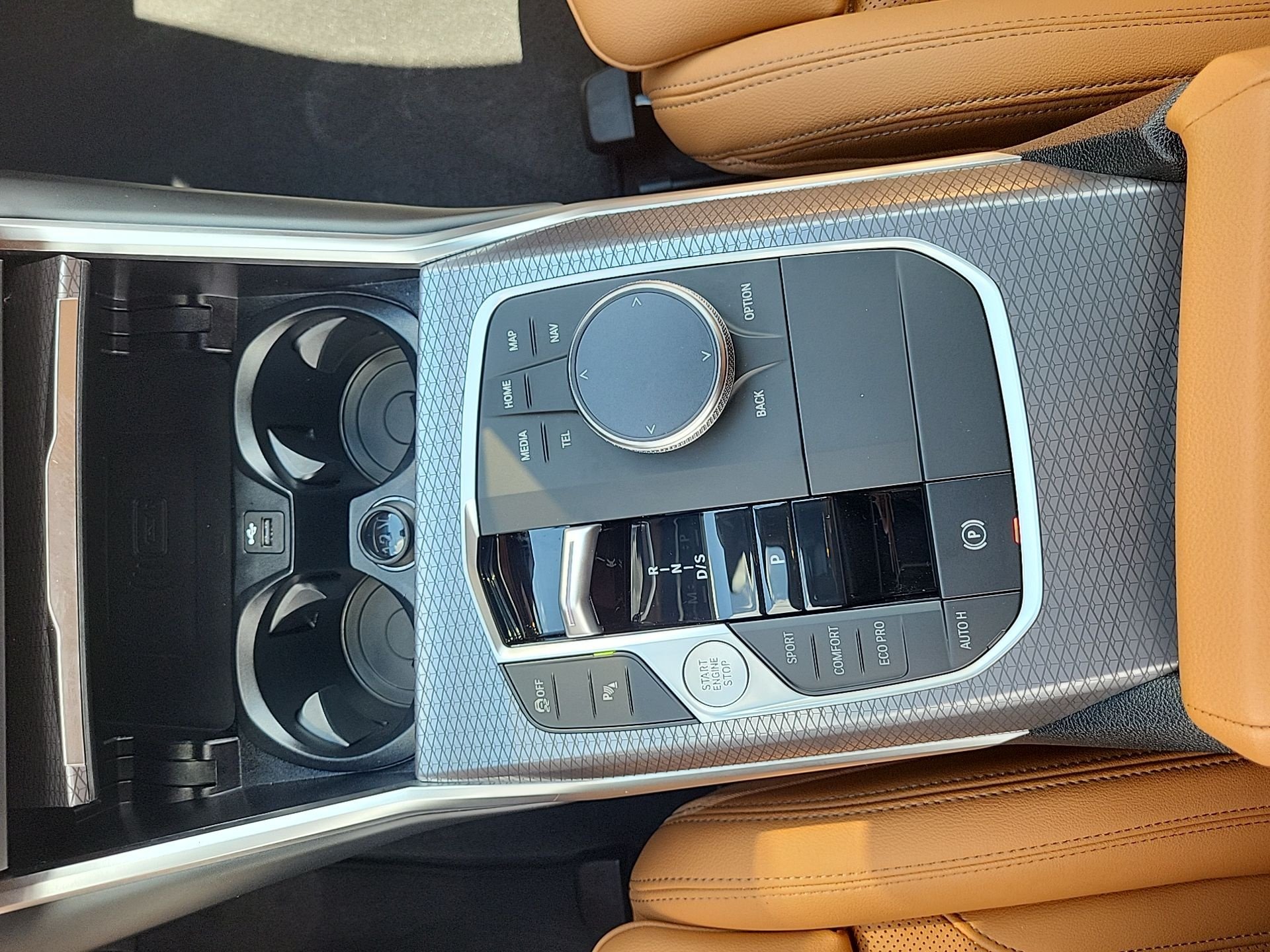 BMW 318d 318d Touring M SPORT AHK Lenkhzg ParkAss KeyLess (Bild 12)