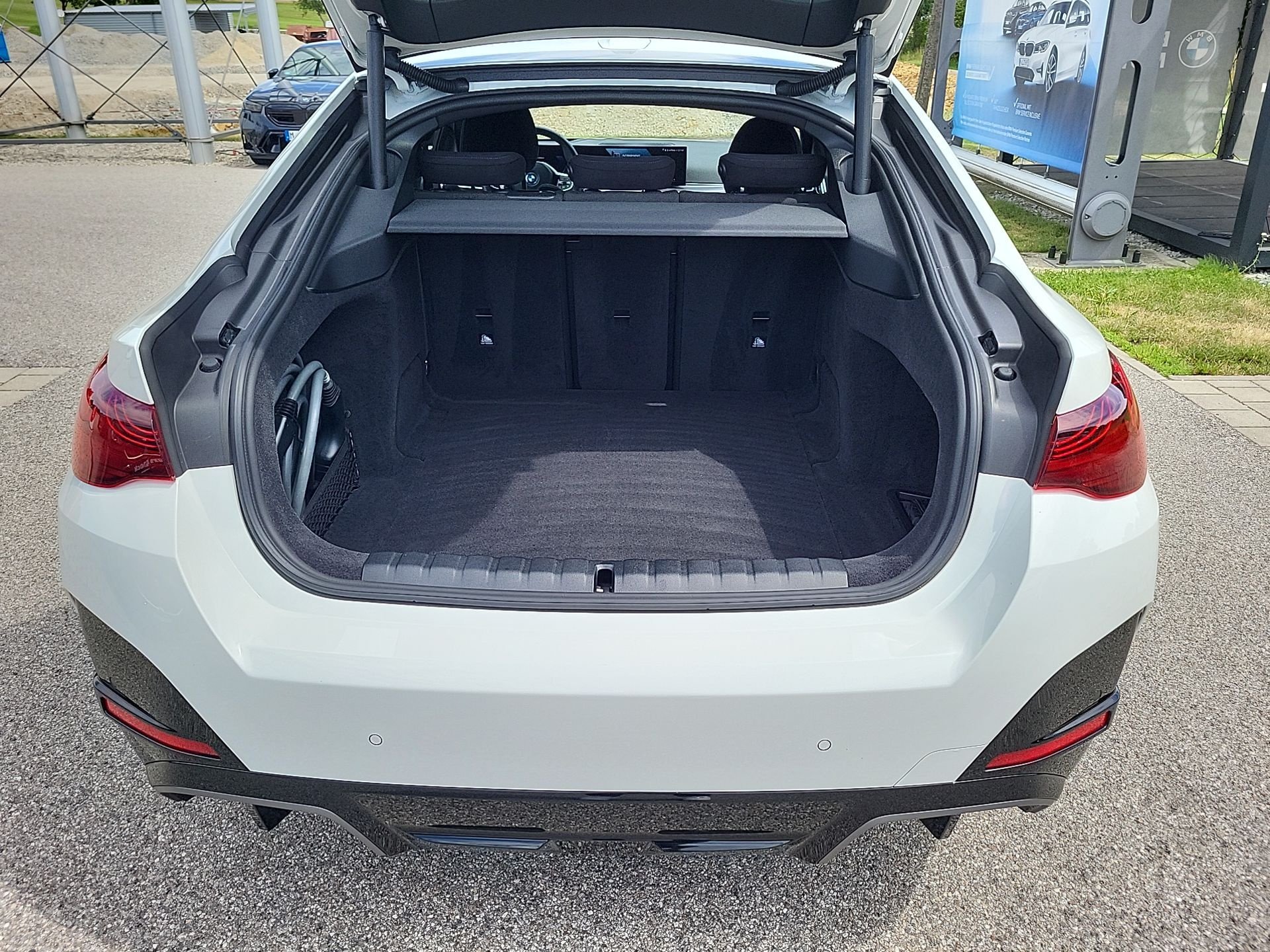 BMW i4 eDrive40 Gran Coupé M SPORT LED DrivingAs 360° i4 eDrive40 Gran Coupé M SPORT LED DrivingAs 360° (Bild 11)