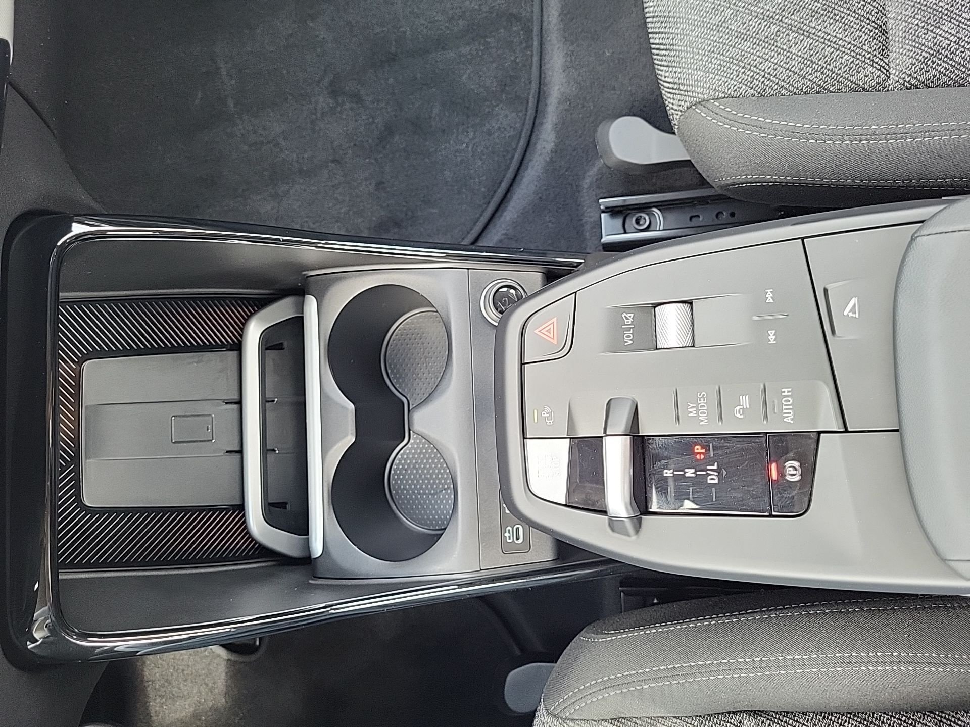 BMW 230e 230e xDrive Active Tourer LED ACC HeadUp AHK 360° (Bild 12)