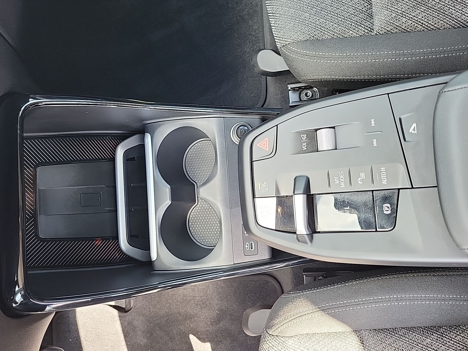 BMW X1 X1 xDrive23i LED DrivingAss ParkAss HeadU KeyLess (Bild 12)