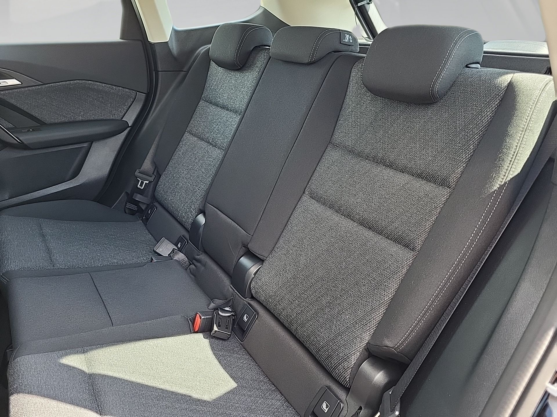 BMW X1 X1 xDrive23i LED DrivingAss ParkAss HeadU KeyLess (Bild 7)