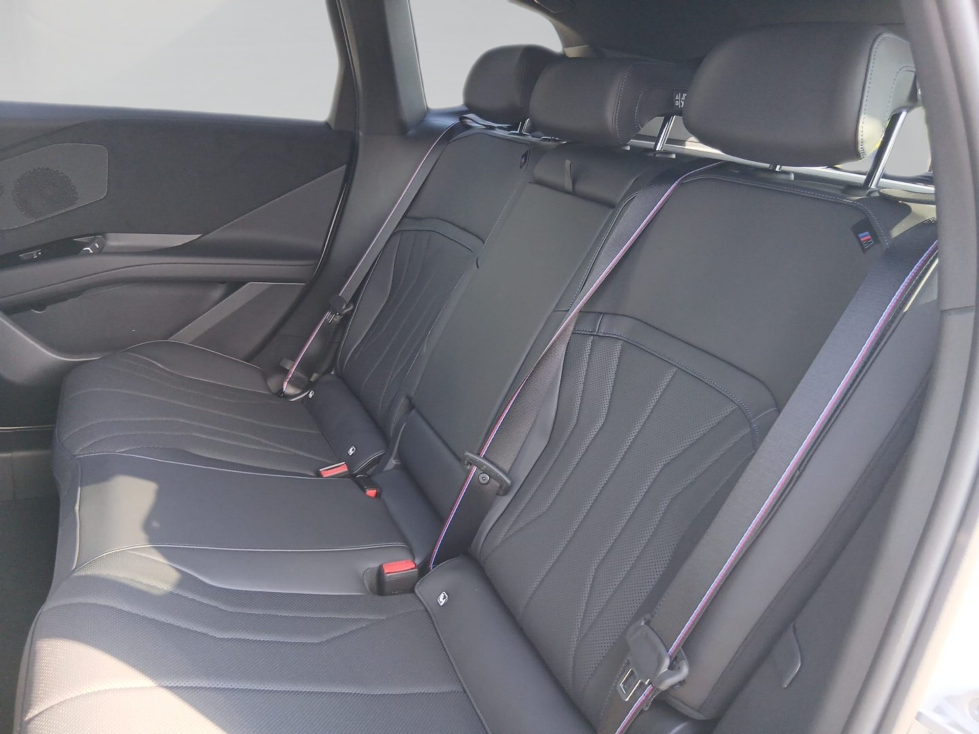 Bild 8 BMW iX3 40 M SPORT PRO PanoramicVision ACC 360° AHK