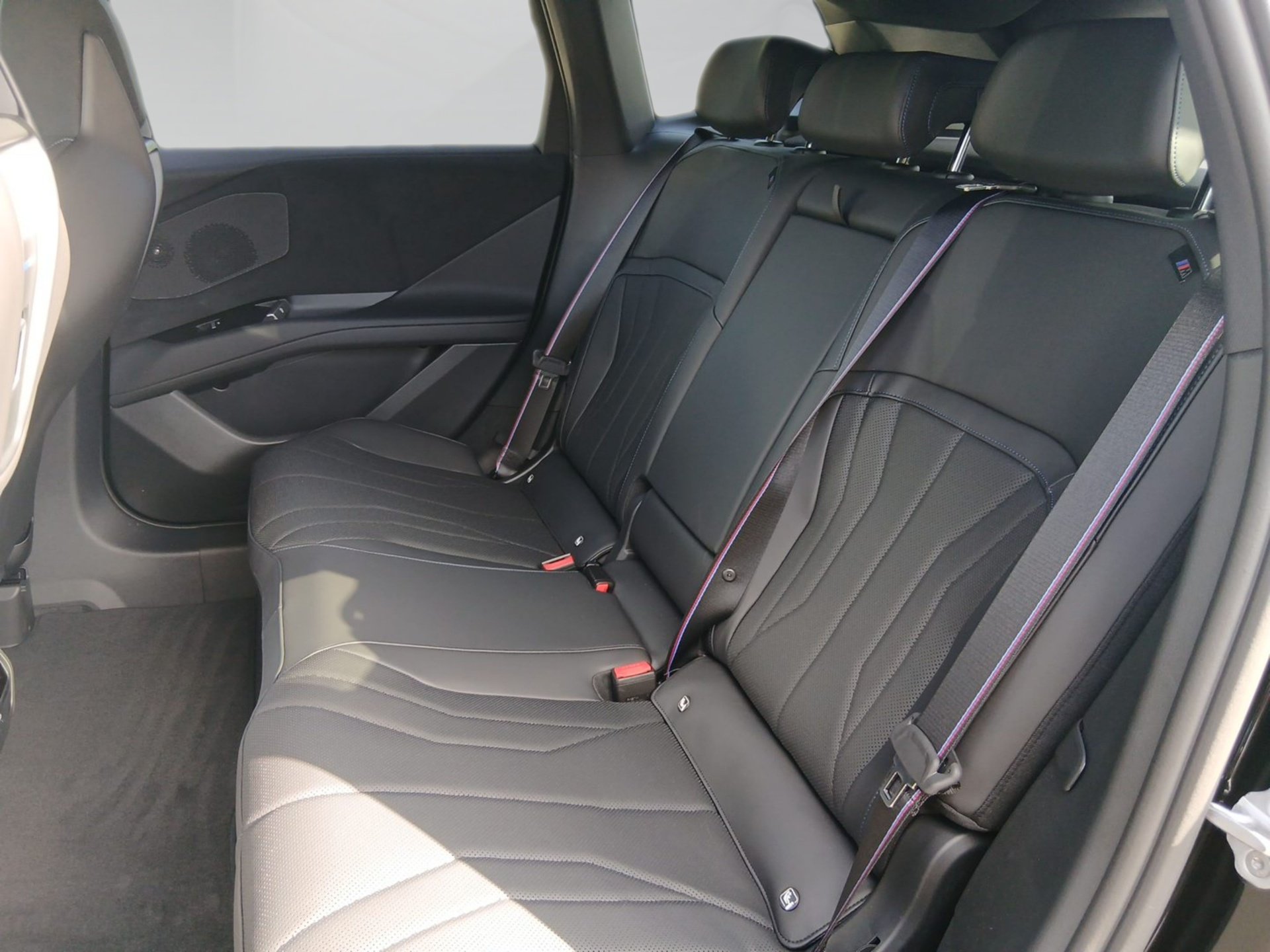 Bild 8 BMW iX3 40 M SPORT PRO PanoramicVision AHK ACC 360°