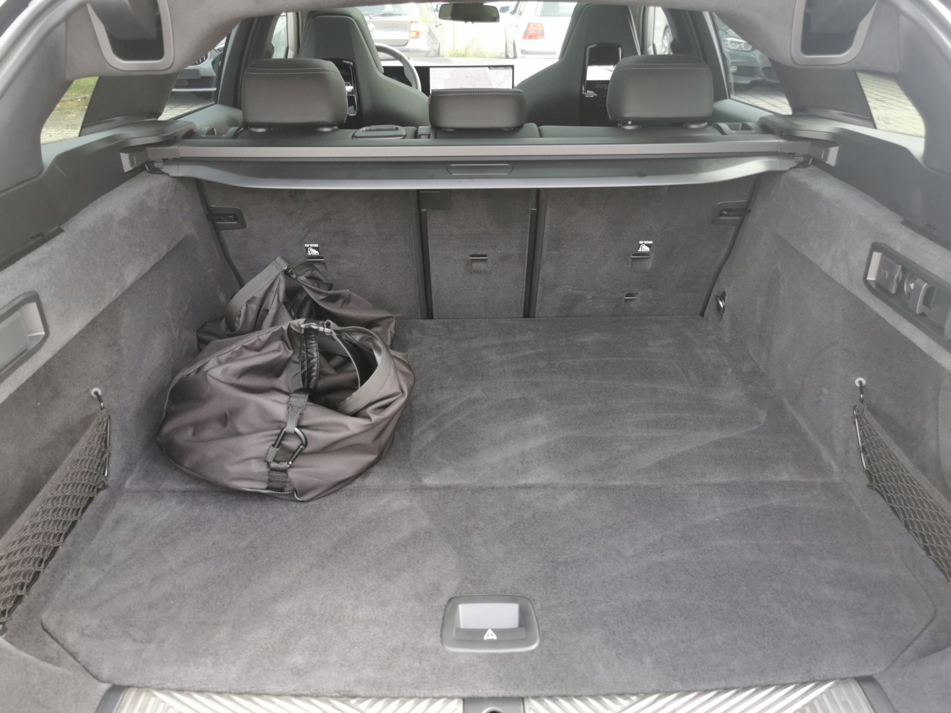 BMW 530e 530e xDrive Touring M SPORT INDIVI TANSANITBLAU (Bild 11)