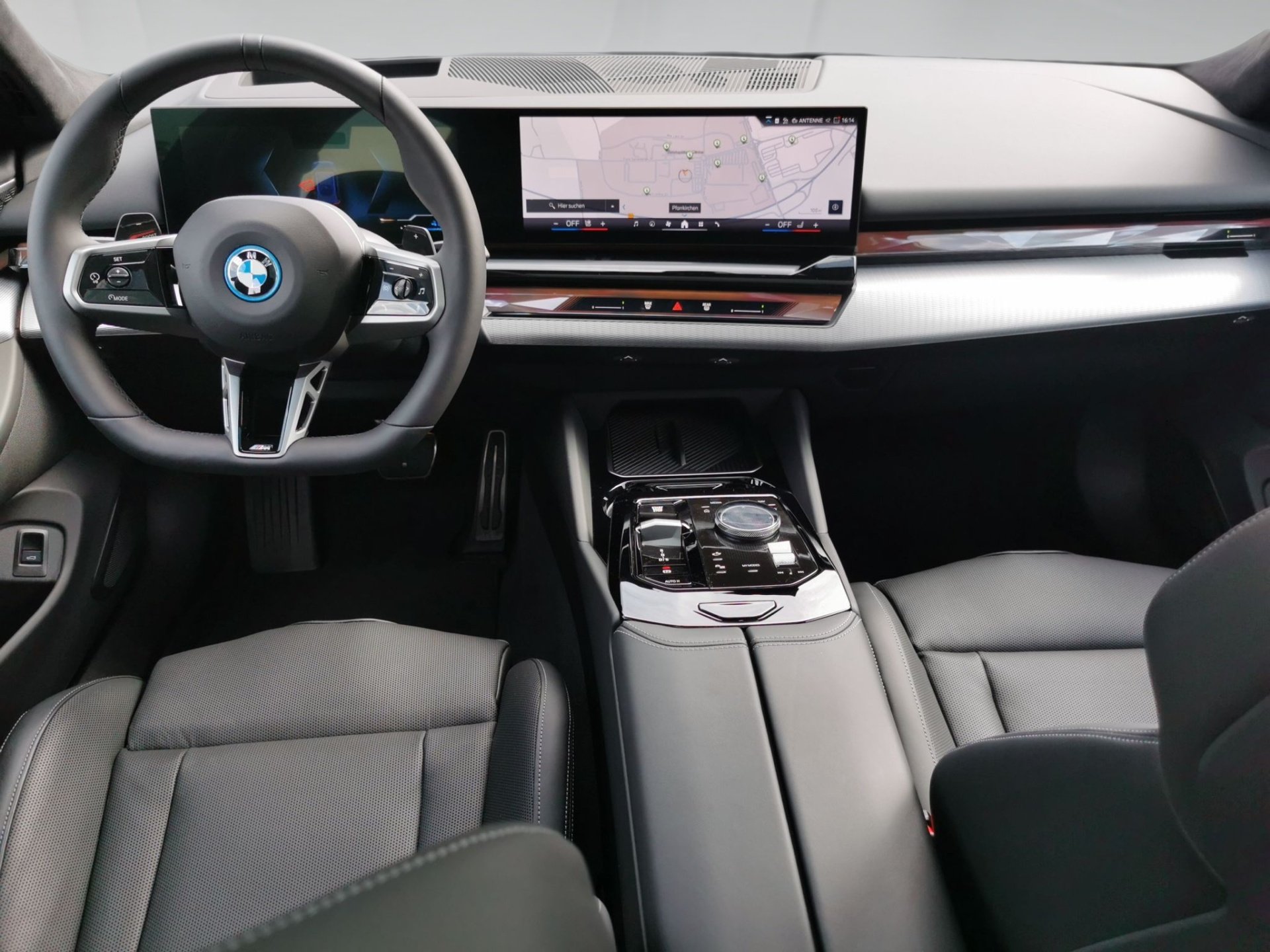 BMW 530e 530e xDrive Touring M SPORT INDIVI TANSANITBLAU (Bild 7)