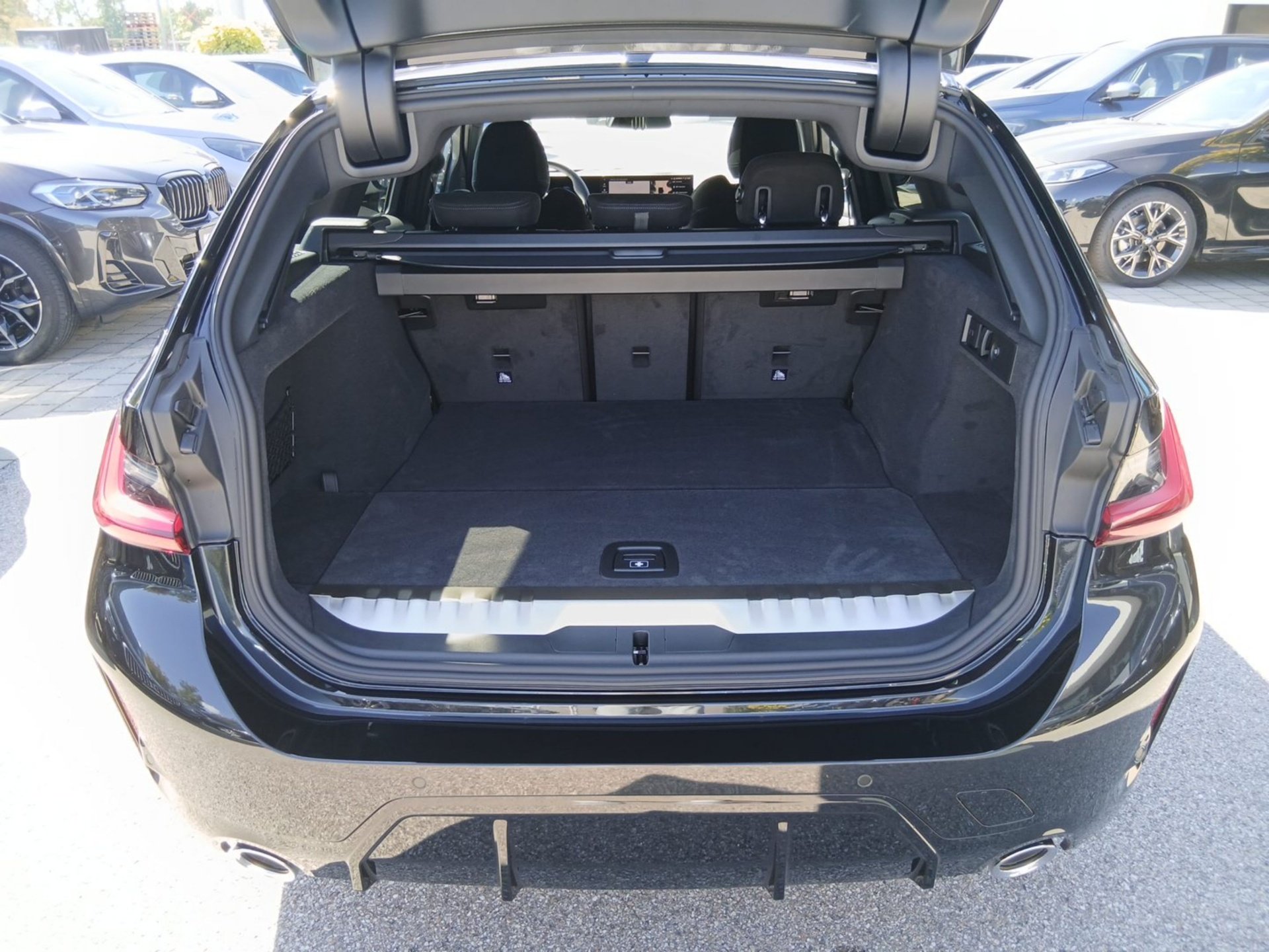 Bild 11 BMW 330e xDrive Touring M SPORT ACC 360° HeadUp AHK