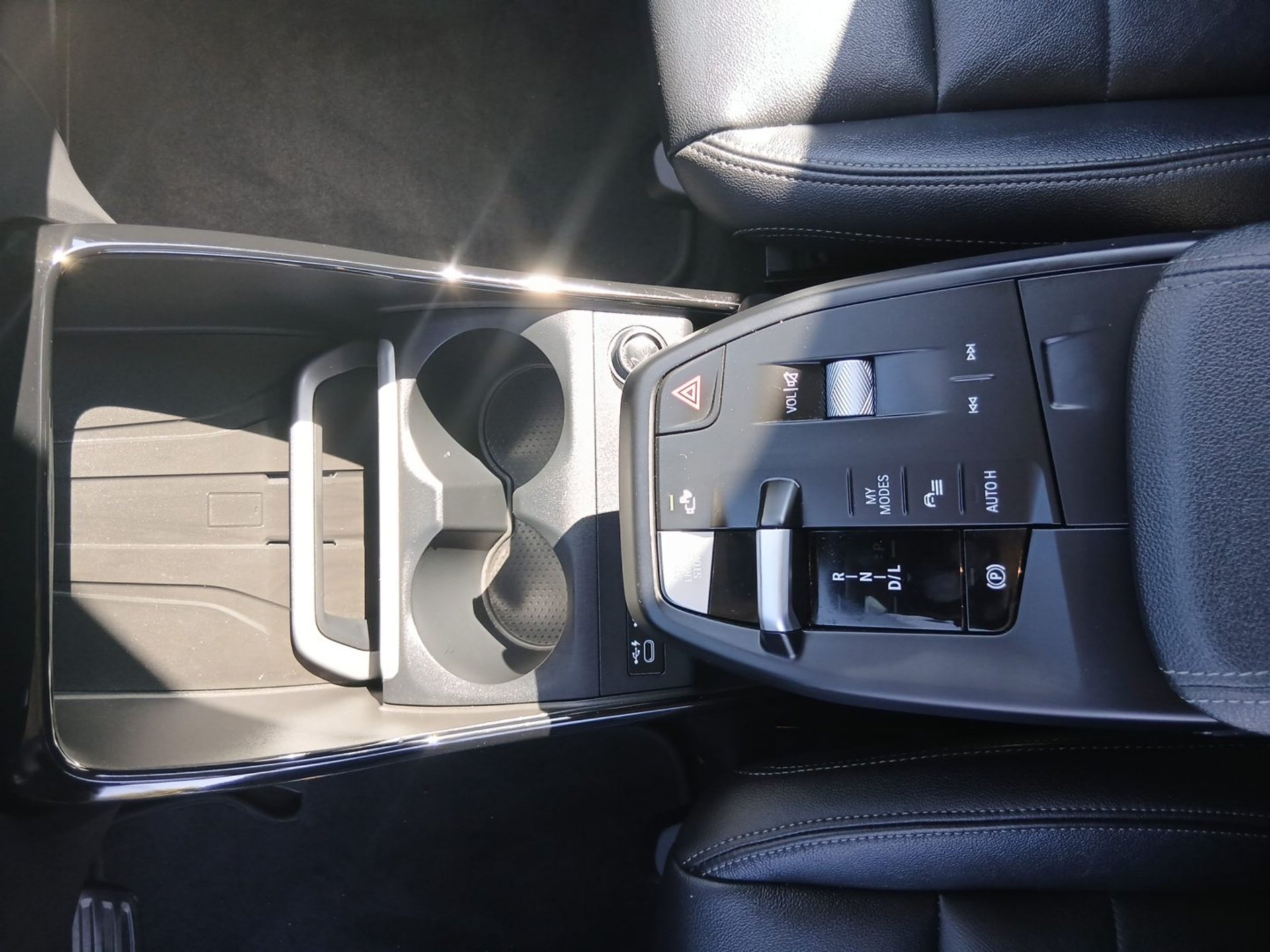Bild 9 BMW 218i Active Tourer Ledersitze DrivingAss ParkAss