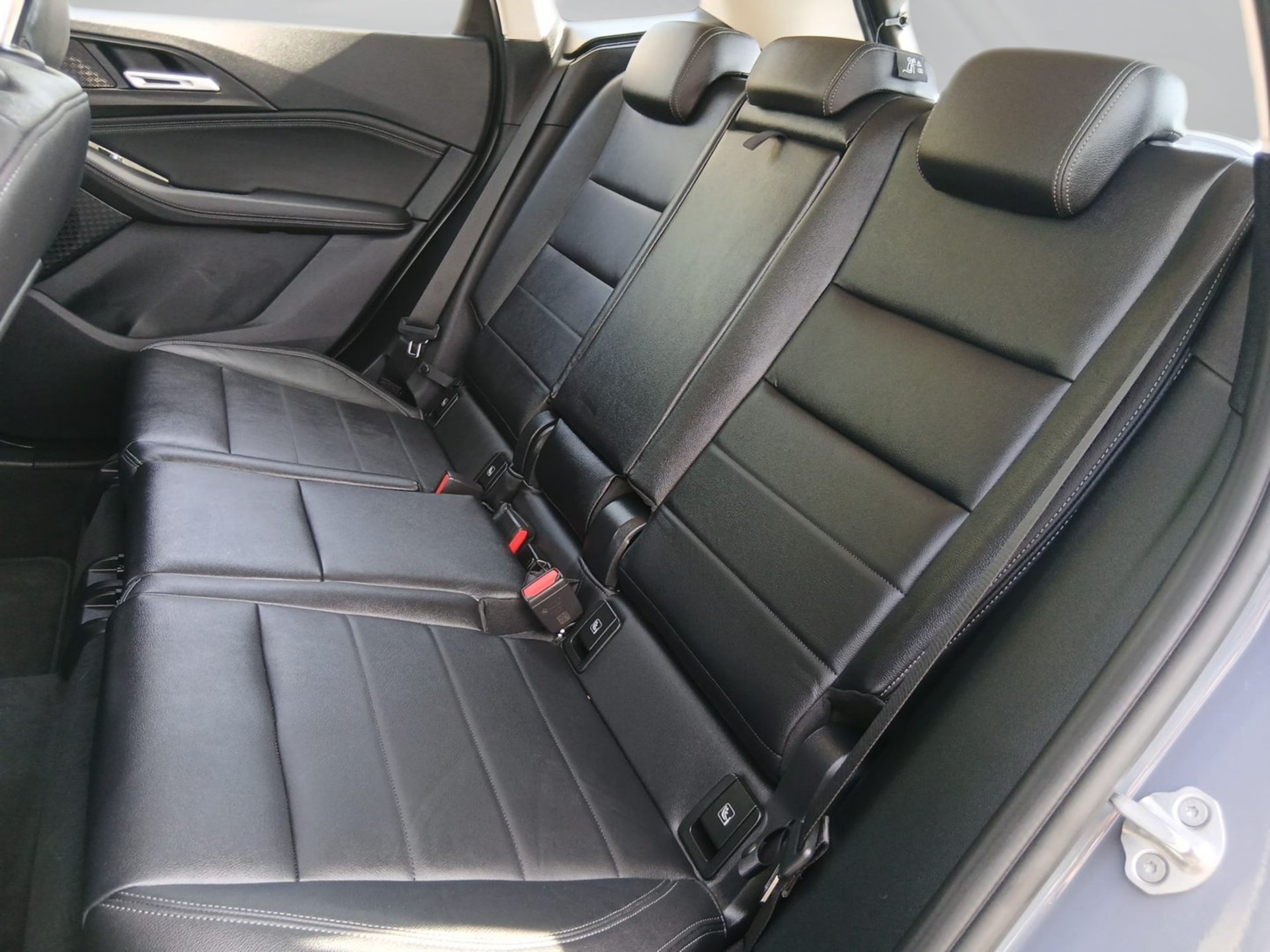 Bild 7 BMW 218i Active Tourer Ledersitze LED DrivingAs ParkA