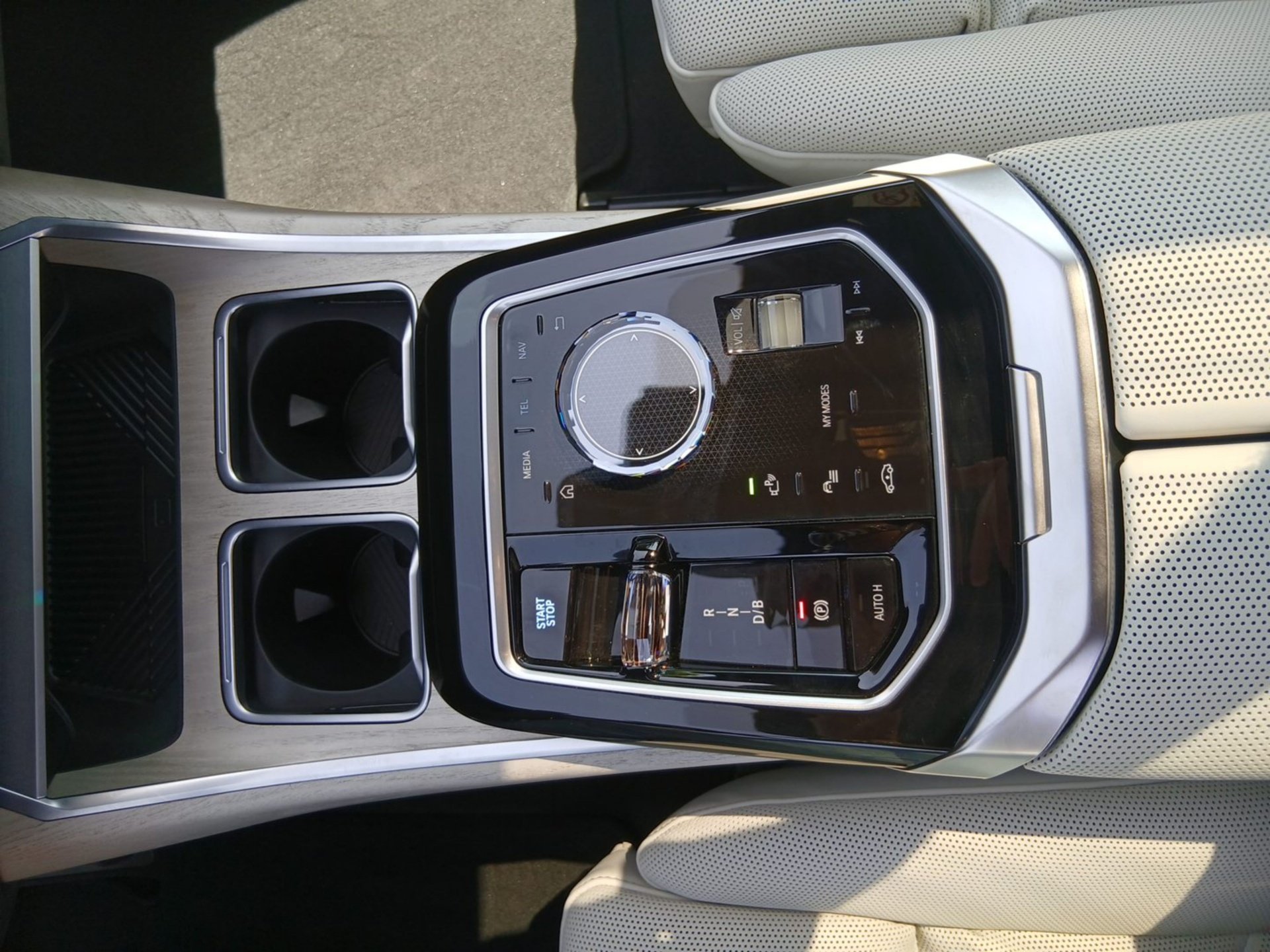 BMW i7 xDrive60 Limousine Executive Lounge Massag B&W i7 xDrive60 Limousine Executive Lounge Massag B&W (Bild 12)