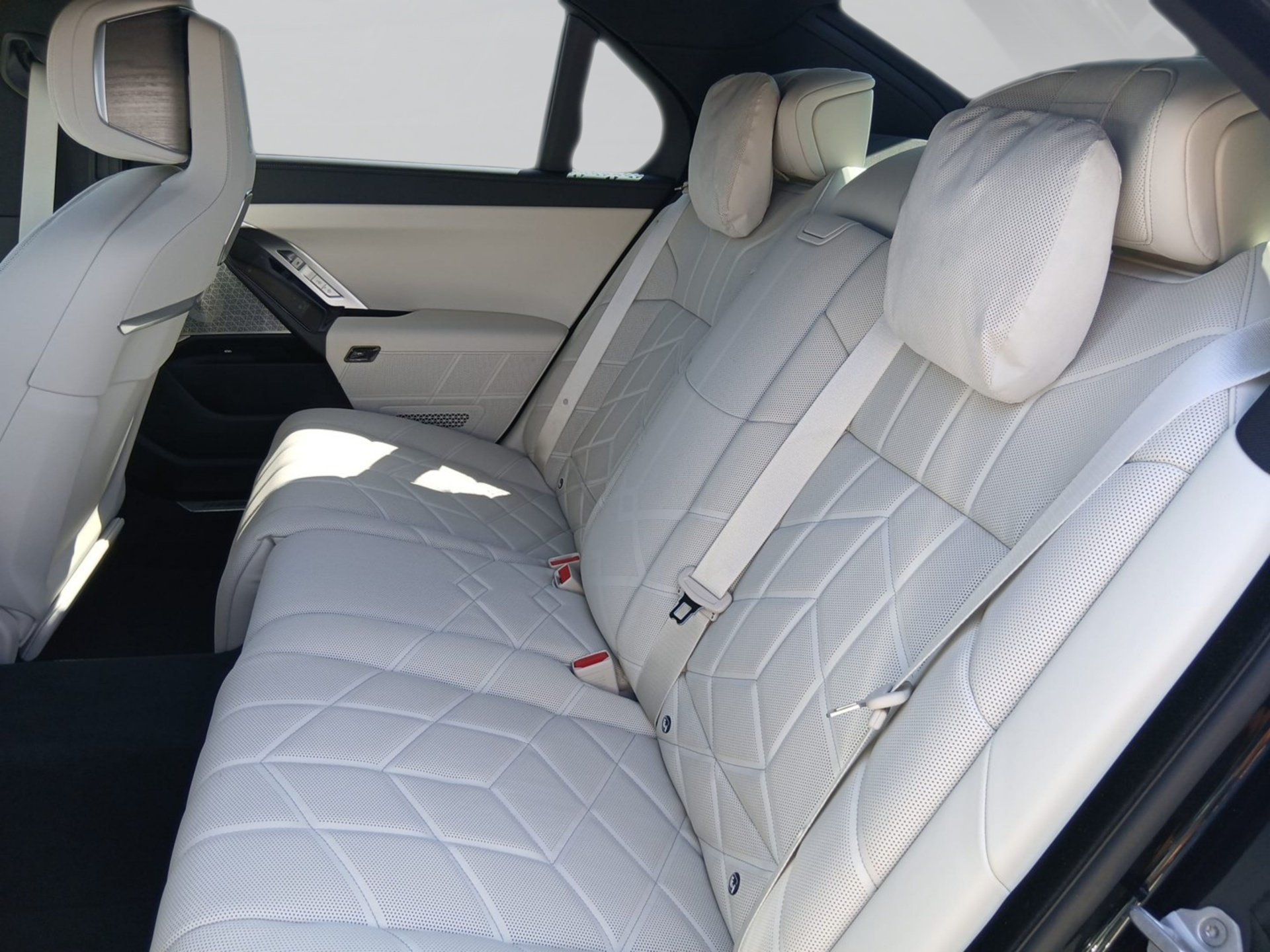 BMW i7 xDrive60 Limousine Executive Lounge Massag B&W i7 xDrive60 Limousine Executive Lounge Massag B&W (Bild 8)