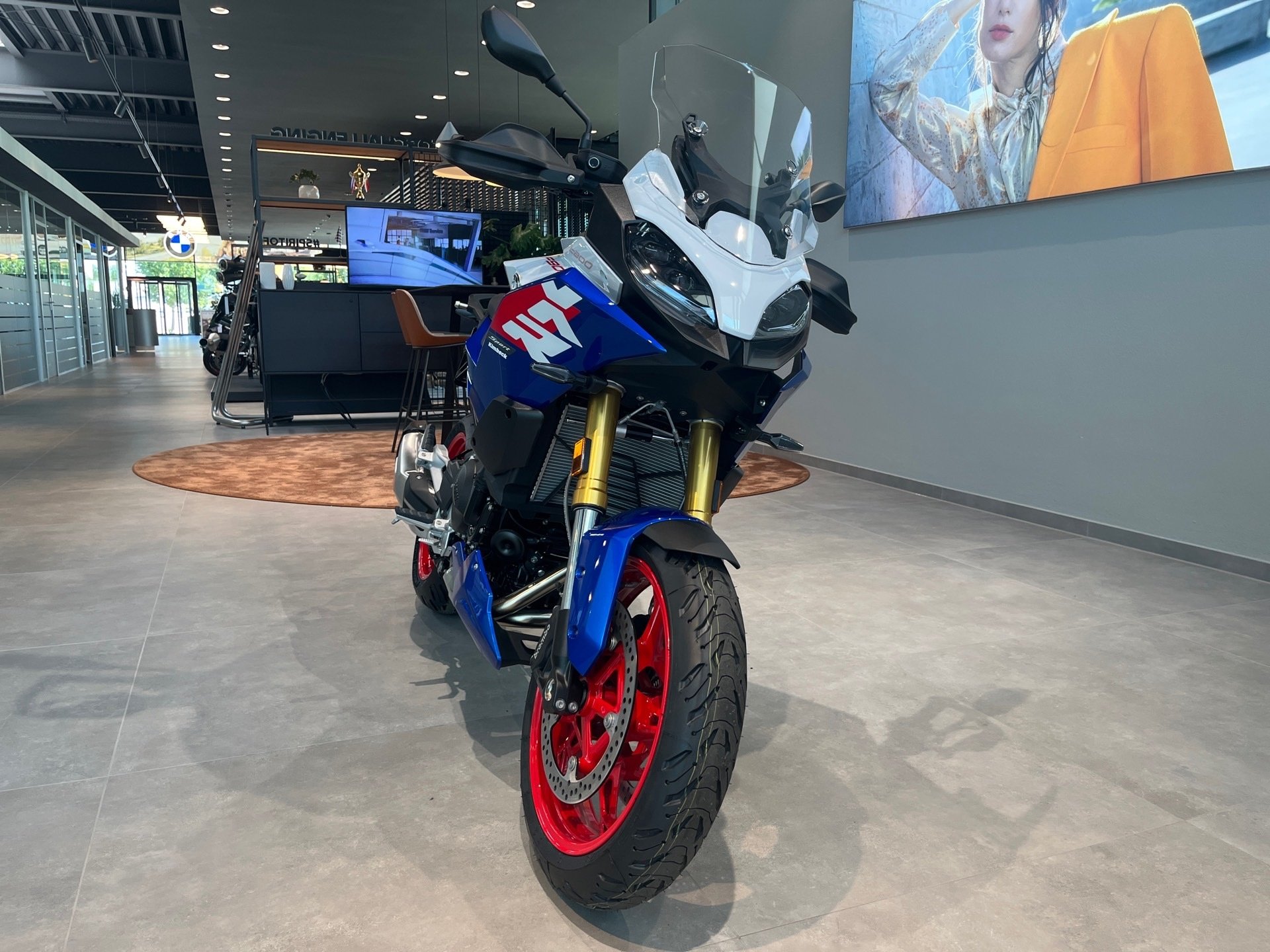 Bild 3 BMW F 900 XR Komfort/Dynamic-Paket/M-Endurance