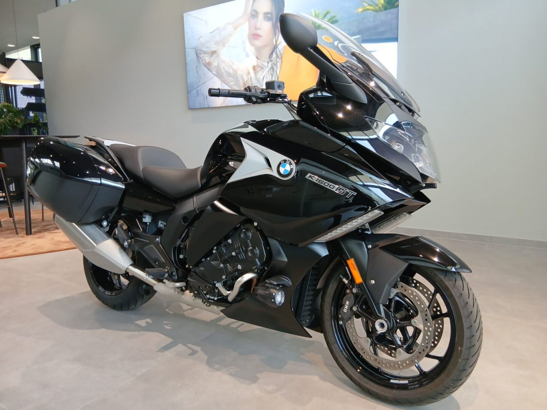BMW  K 1600 GT Komfort/Touring/DAB-Radio/DWA/Zus.Schei (Bild 2)