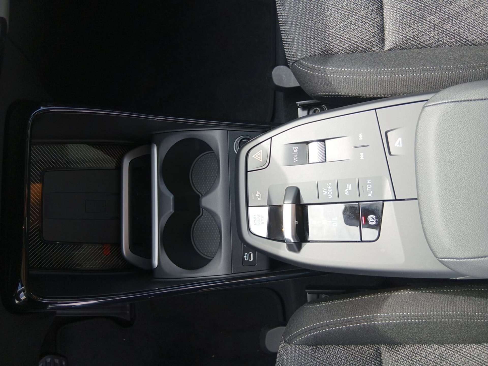 BMW X1 X1 sDrive18i LED DrivingAss ParkAss KeyLess Navi (Bild 12)