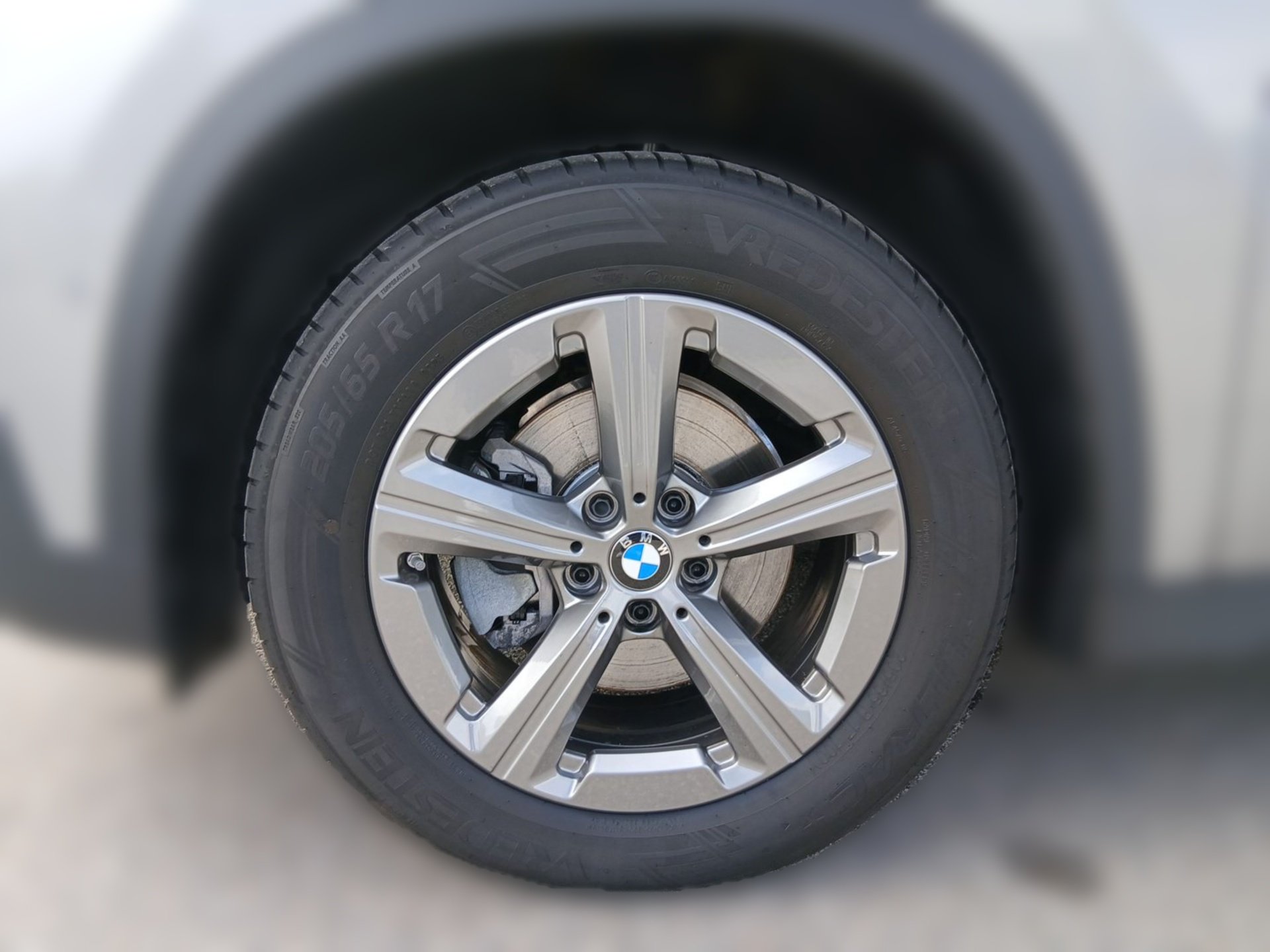 BMW X1 X1 sDrive18i LED DrivingAss ParkAss KeyLess Navi (Bild 4)