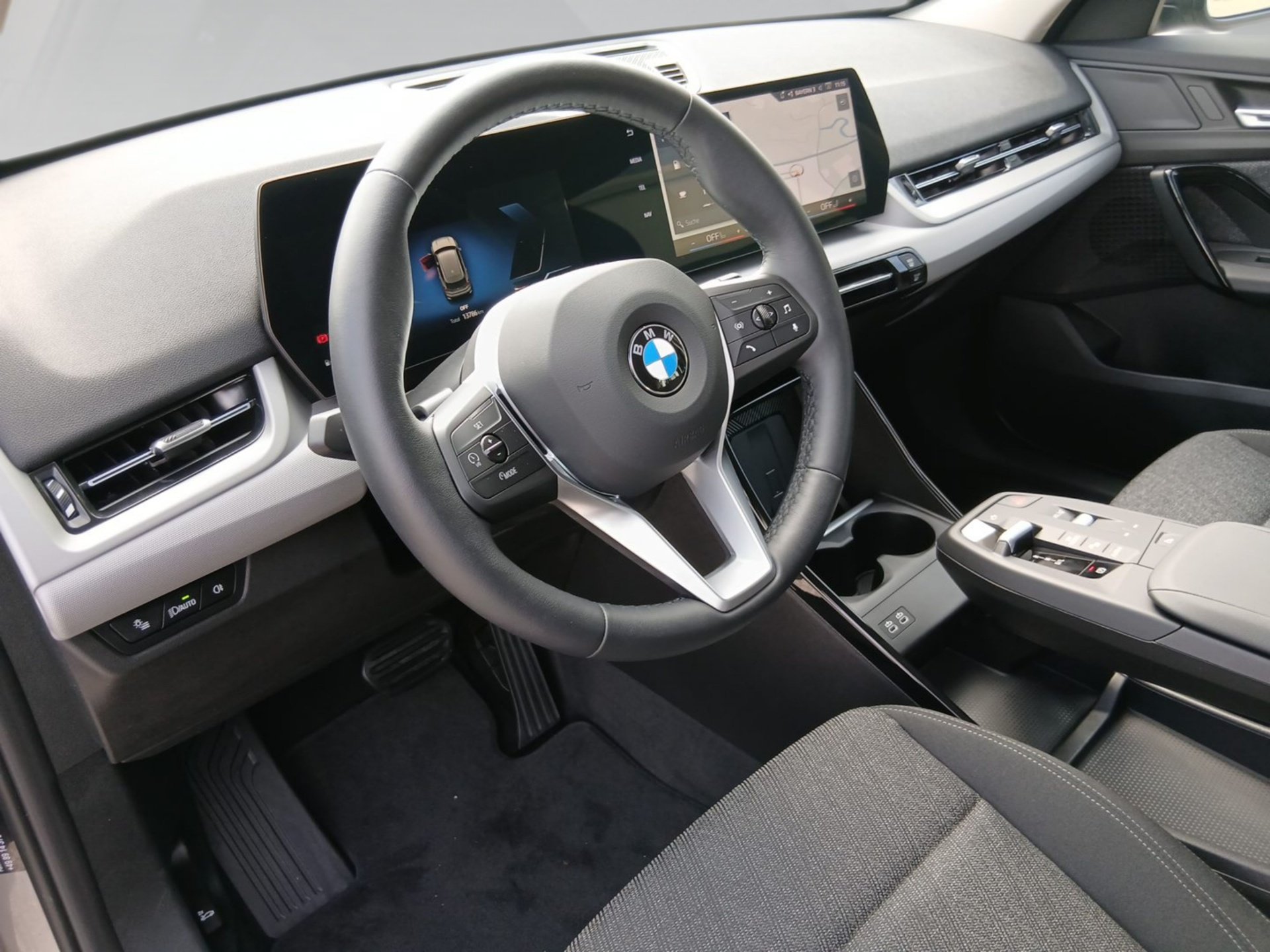 BMW X1 X1 sDrive18i LED DrivingAss ParkAss KeyLess Navi (Bild 5)