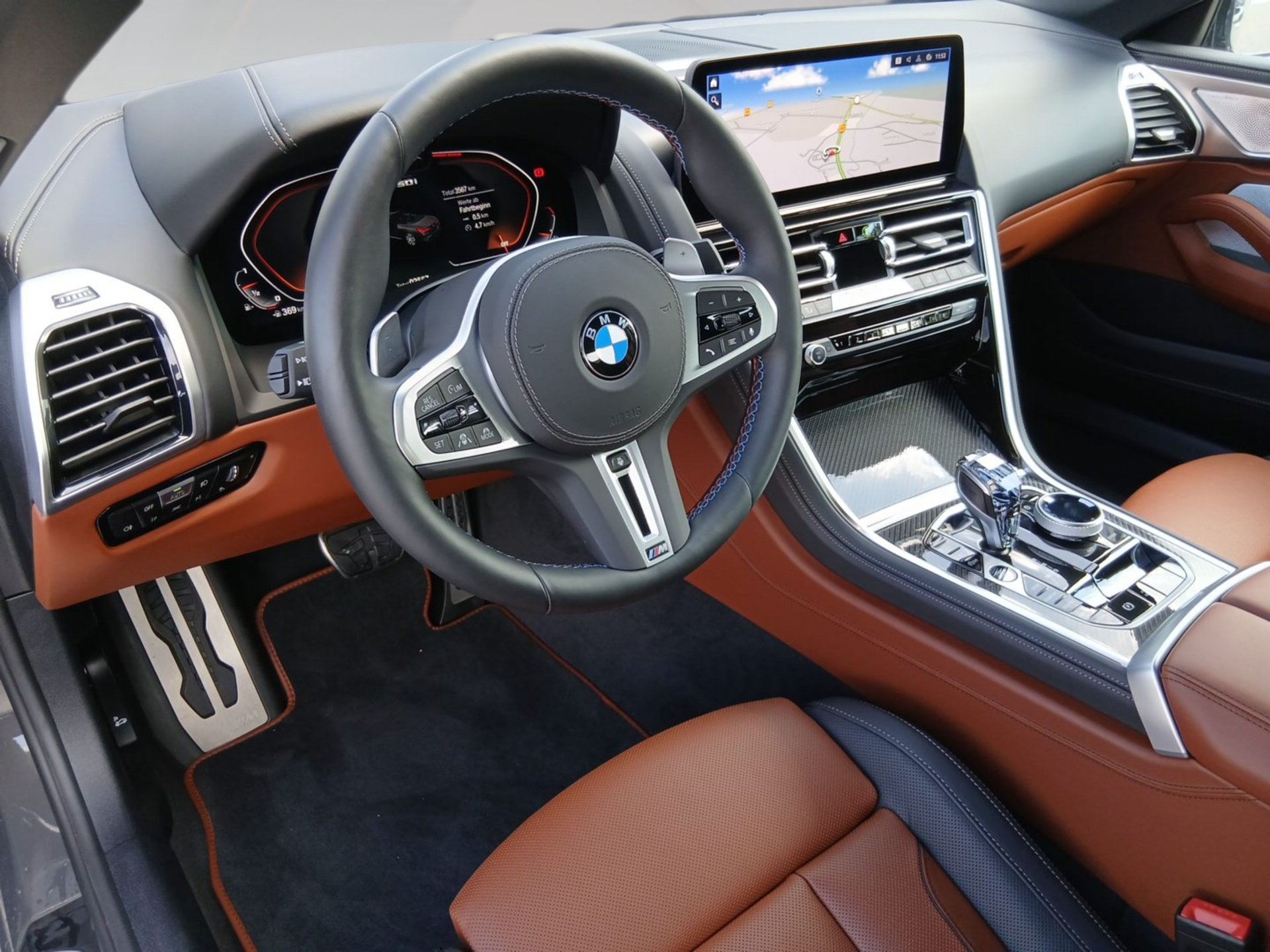 BMW M850i M850i xDrive Cabrio M Performance Allradlenk B&W (Bild 5)