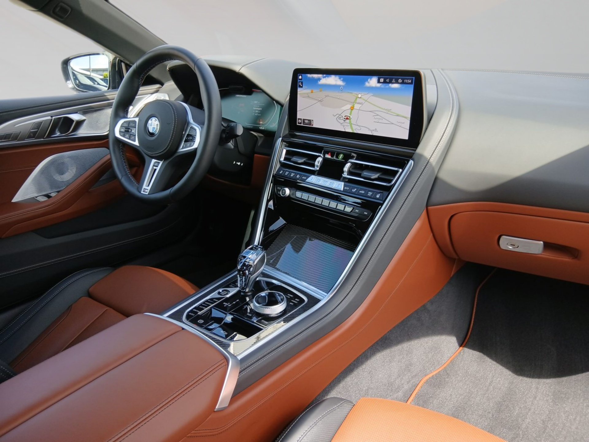BMW M850i M850i xDrive Cabrio M Performance Allradlenk B&W (Bild 6)