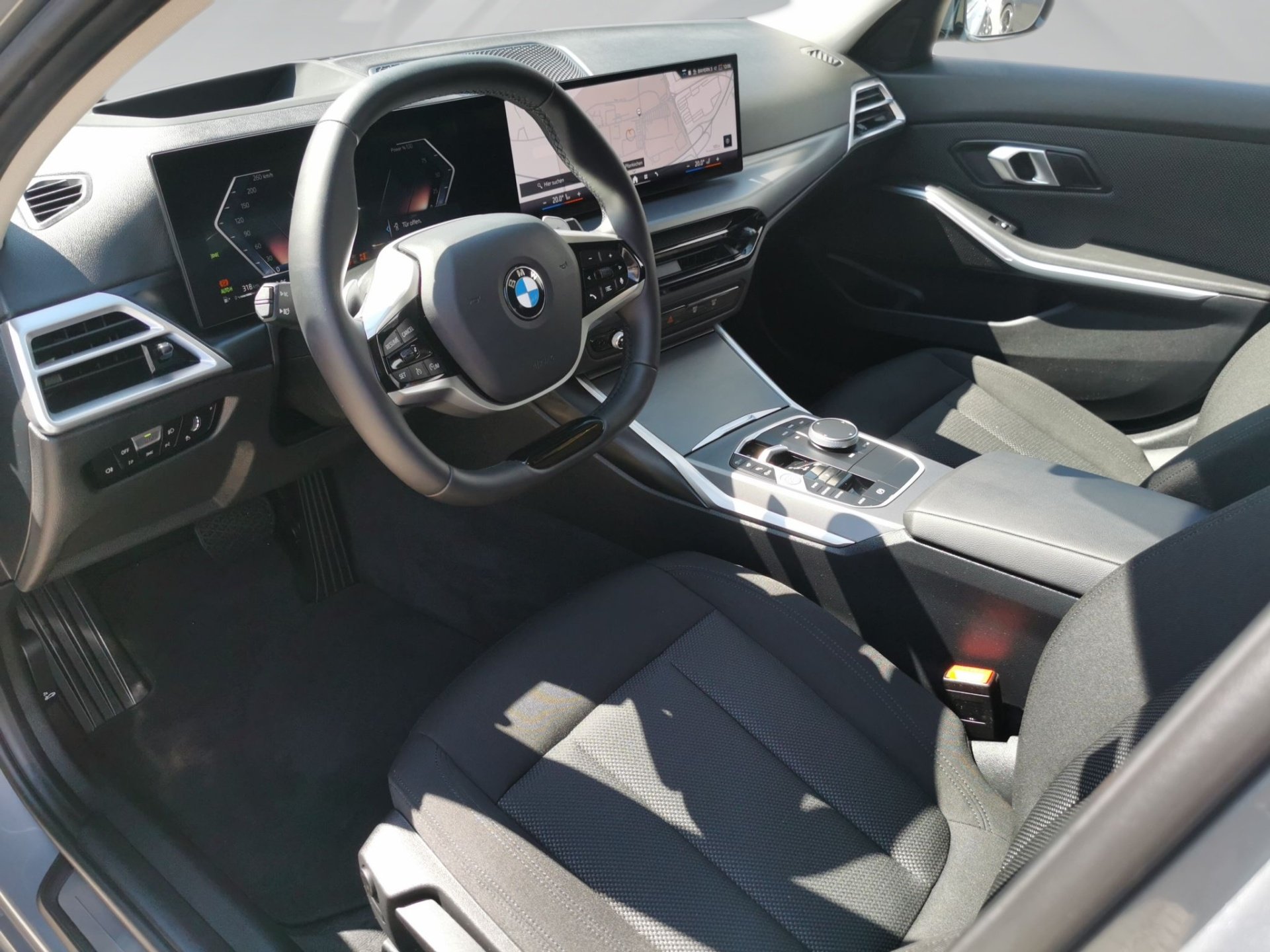 BMW 320i 320i Touring HeadU 360° KeyLess AHK HiFi DrivingA (Bild 4)