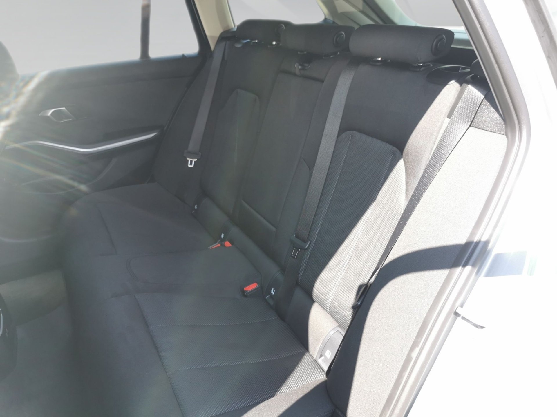 BMW 320i 320i Touring HeadU 360° KeyLess AHK HiFi DrivingA (Bild 7)