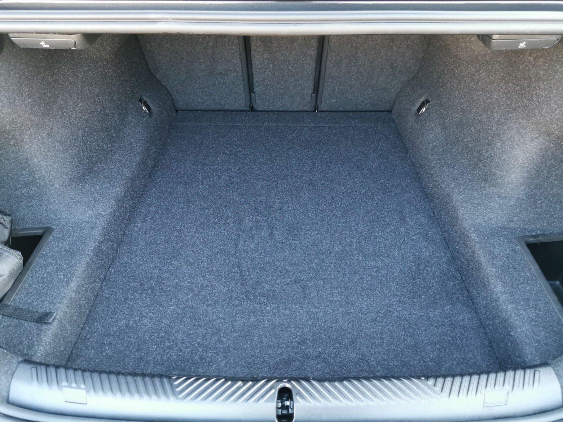 Bild 11 BMW 520d xDrive Limousine ACC 360° HeadUp Pano H&K