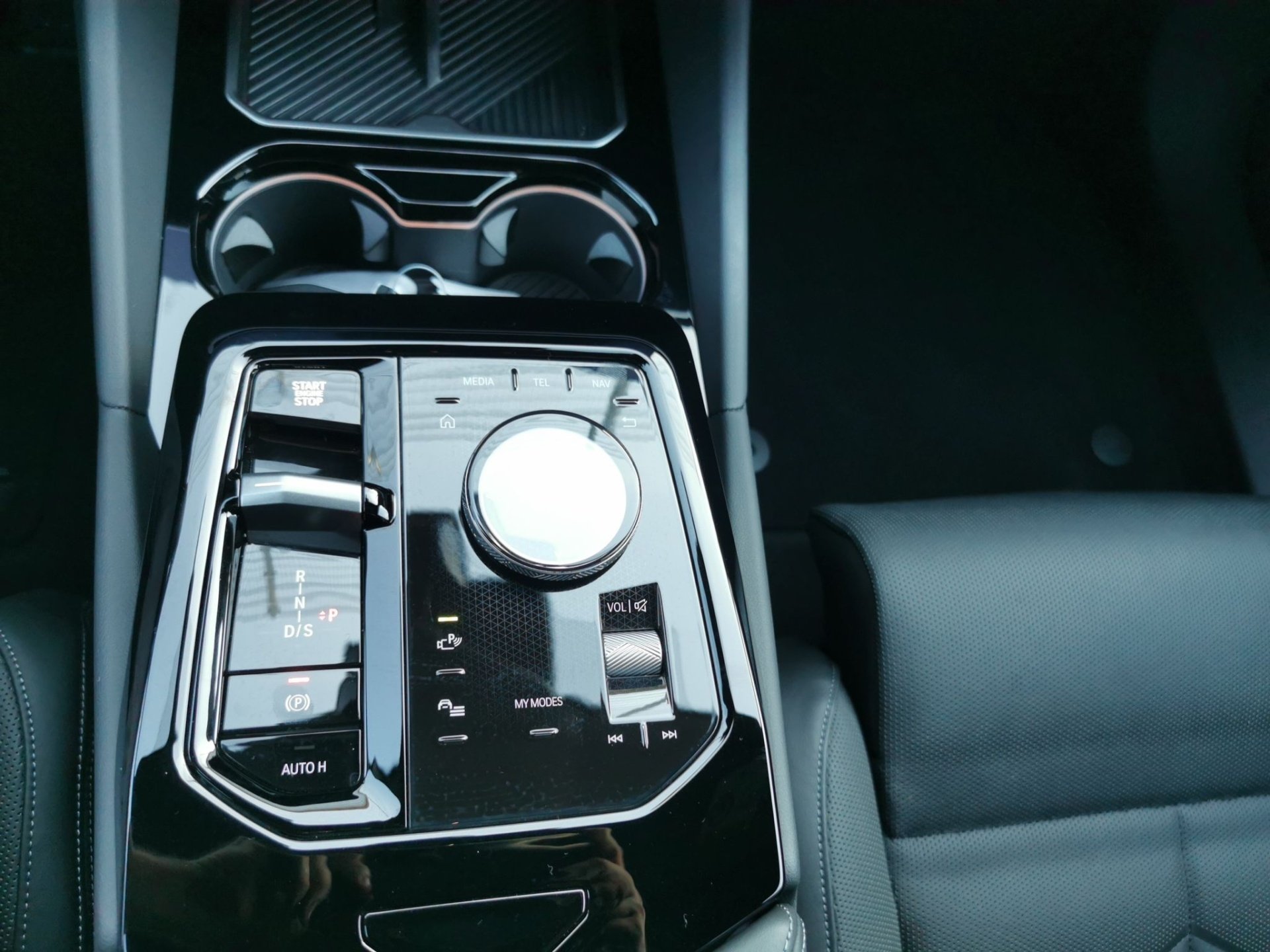 Bild 13 BMW 520d xDrive Limousine ACC 360° HeadUp Pano H&K