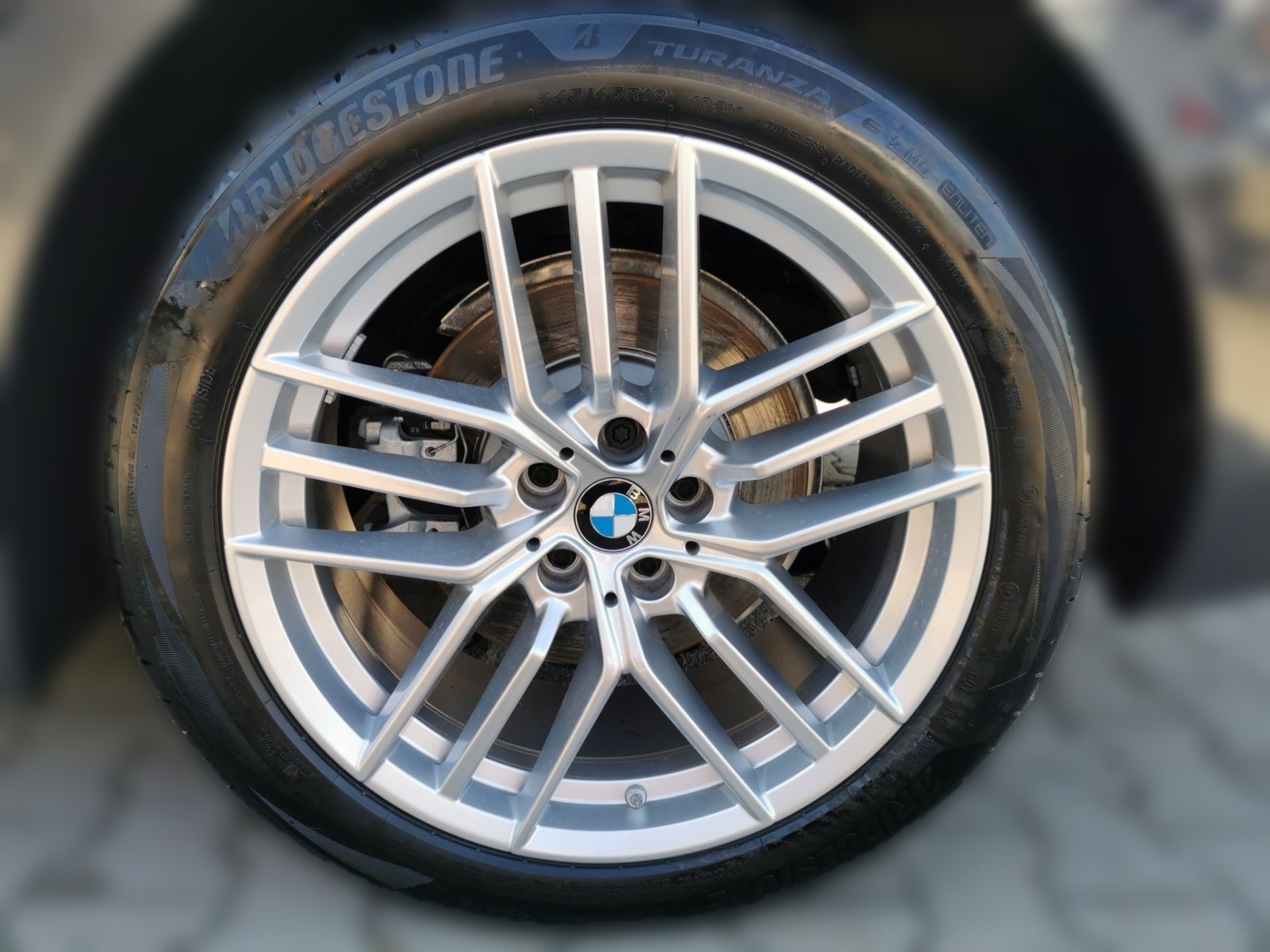 Bild 4 BMW 520d xDrive Limousine ACC 360° HeadUp Pano H&K