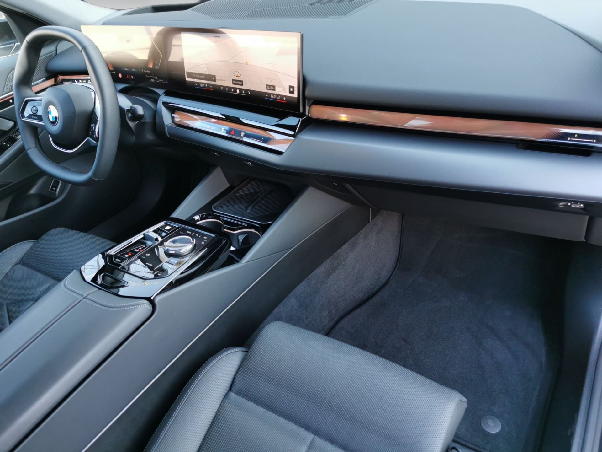 Bild 6 BMW 520d xDrive Limousine ACC 360° HeadUp Pano H&K