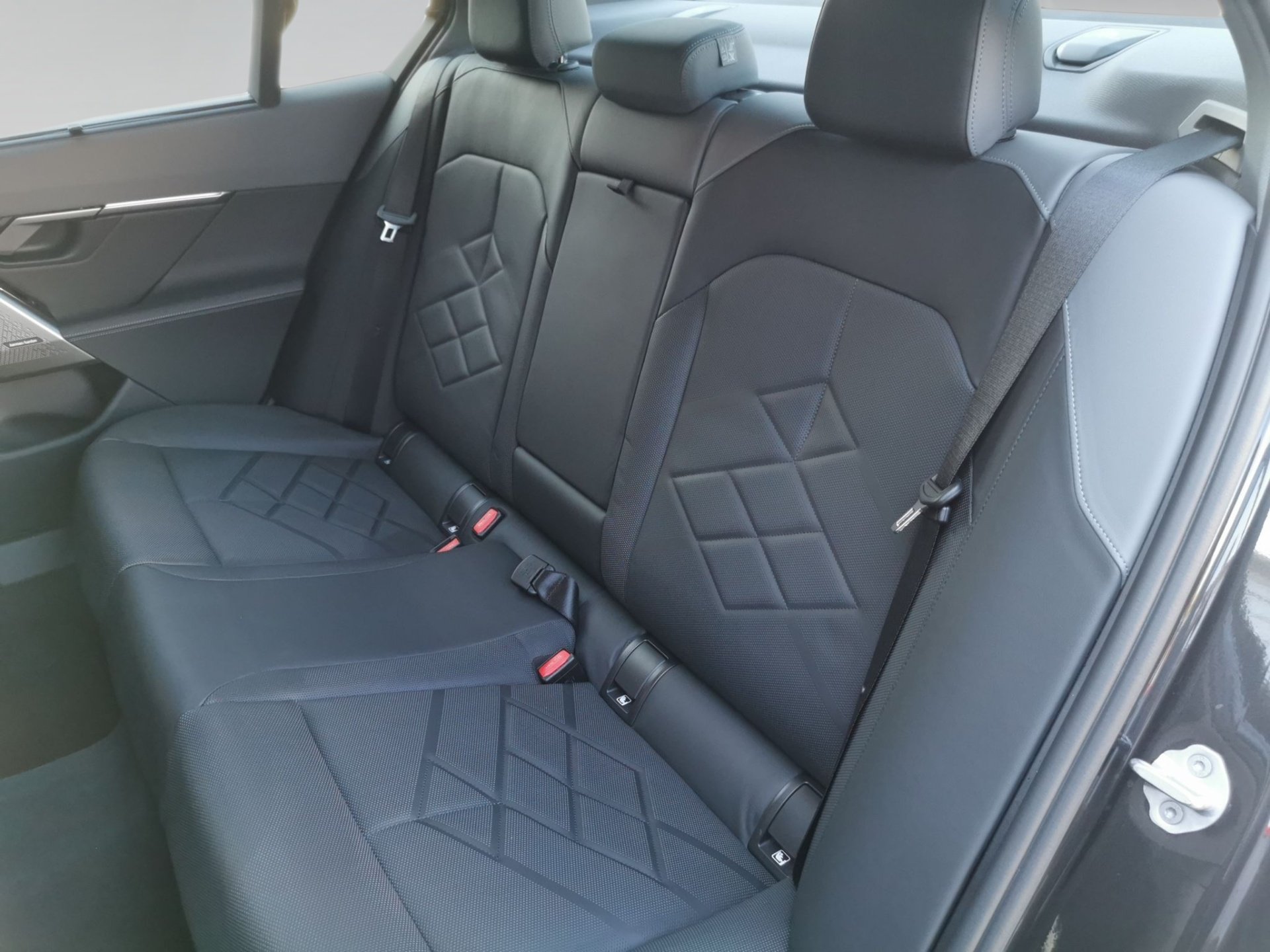 Bild 8 BMW 520d xDrive Limousine ACC 360° HeadUp Pano H&K