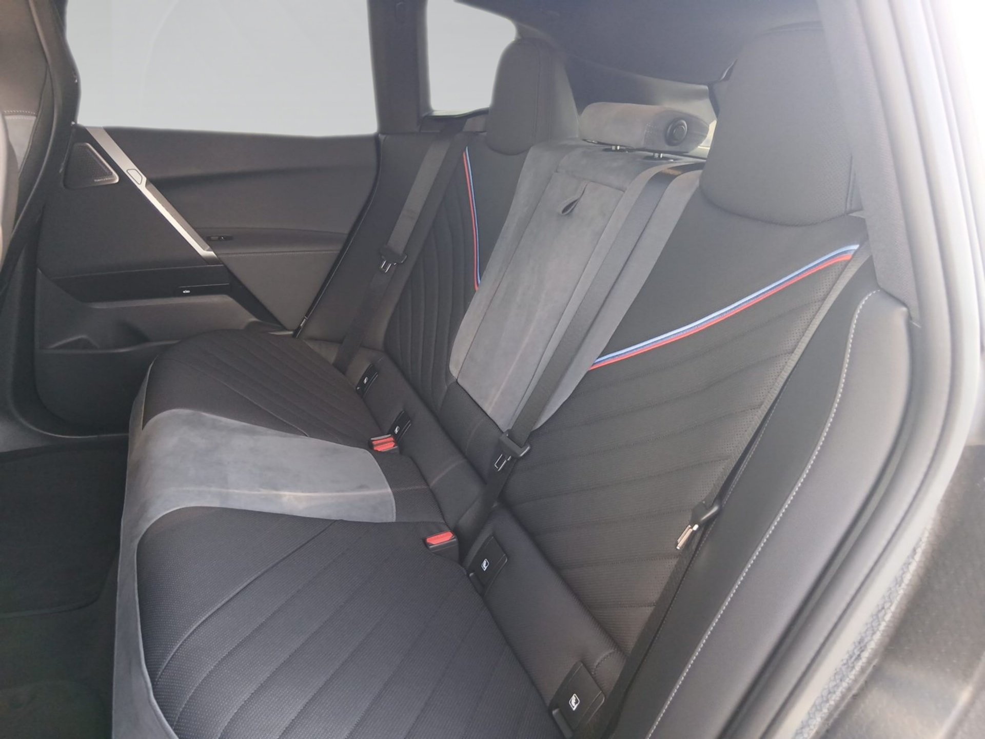 BMW iX M70 xDrive M SPORT PRO 360° Sitzbelüf Allradle iX M70 xDrive M SPORT PRO 360° Sitzbelüf Allradle (Bild 8)