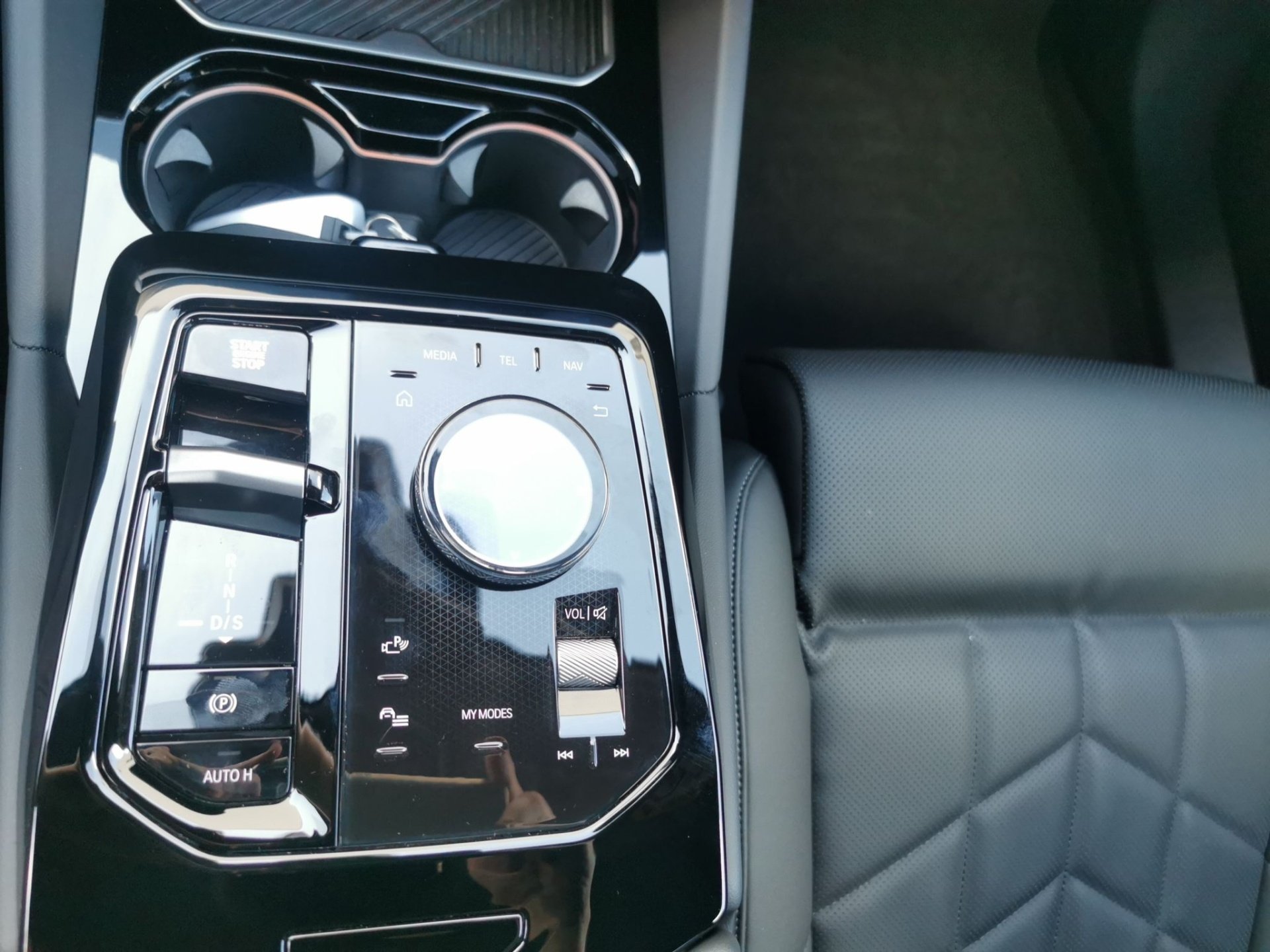 BMW 520i 520i Limousine LED Sitzbelüft Standhzg 360° H&K (Bild 12)