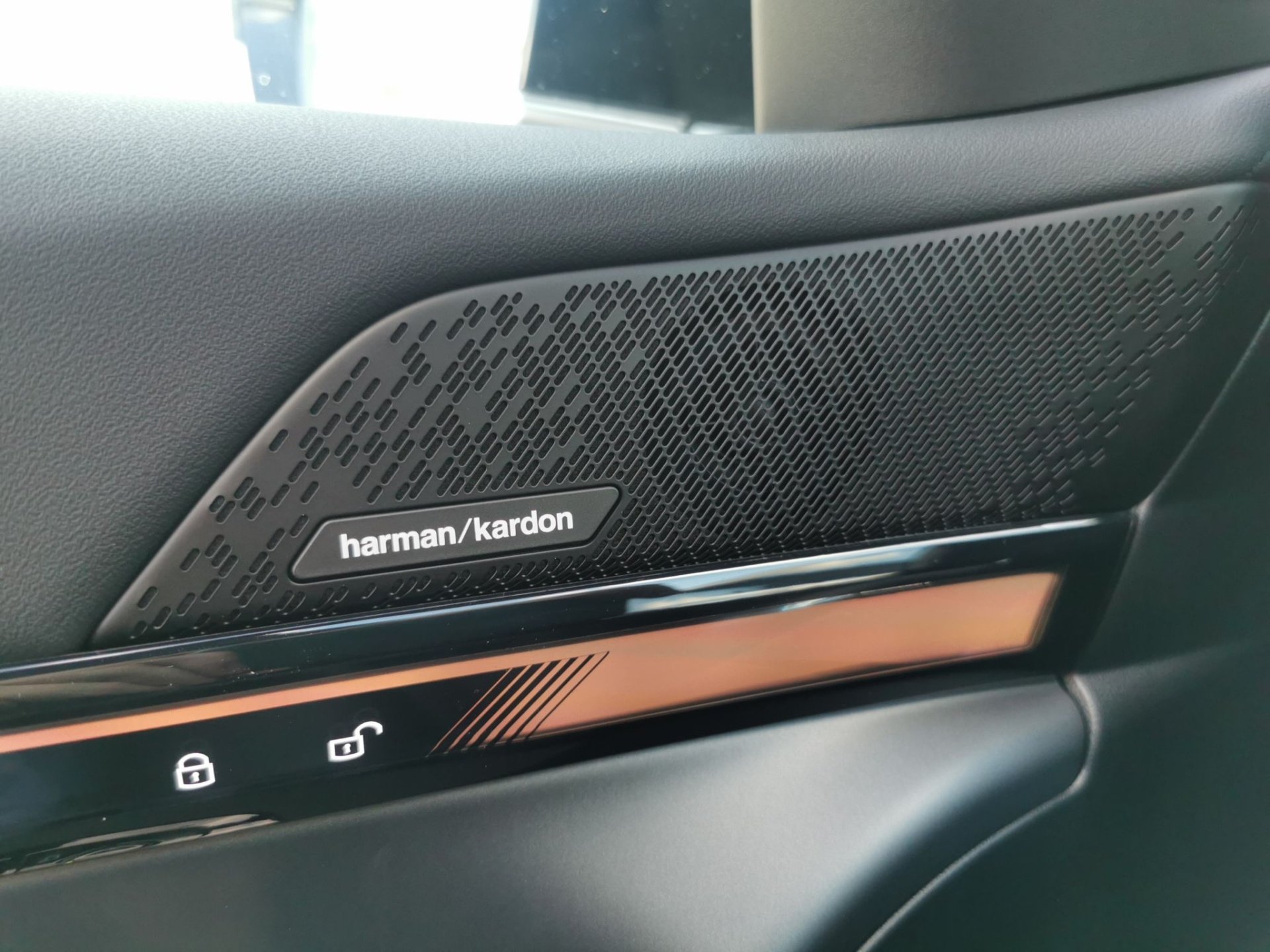 BMW 520i 520i Limousine LED Sitzbelüft Standhzg 360° H&K (Bild 13)