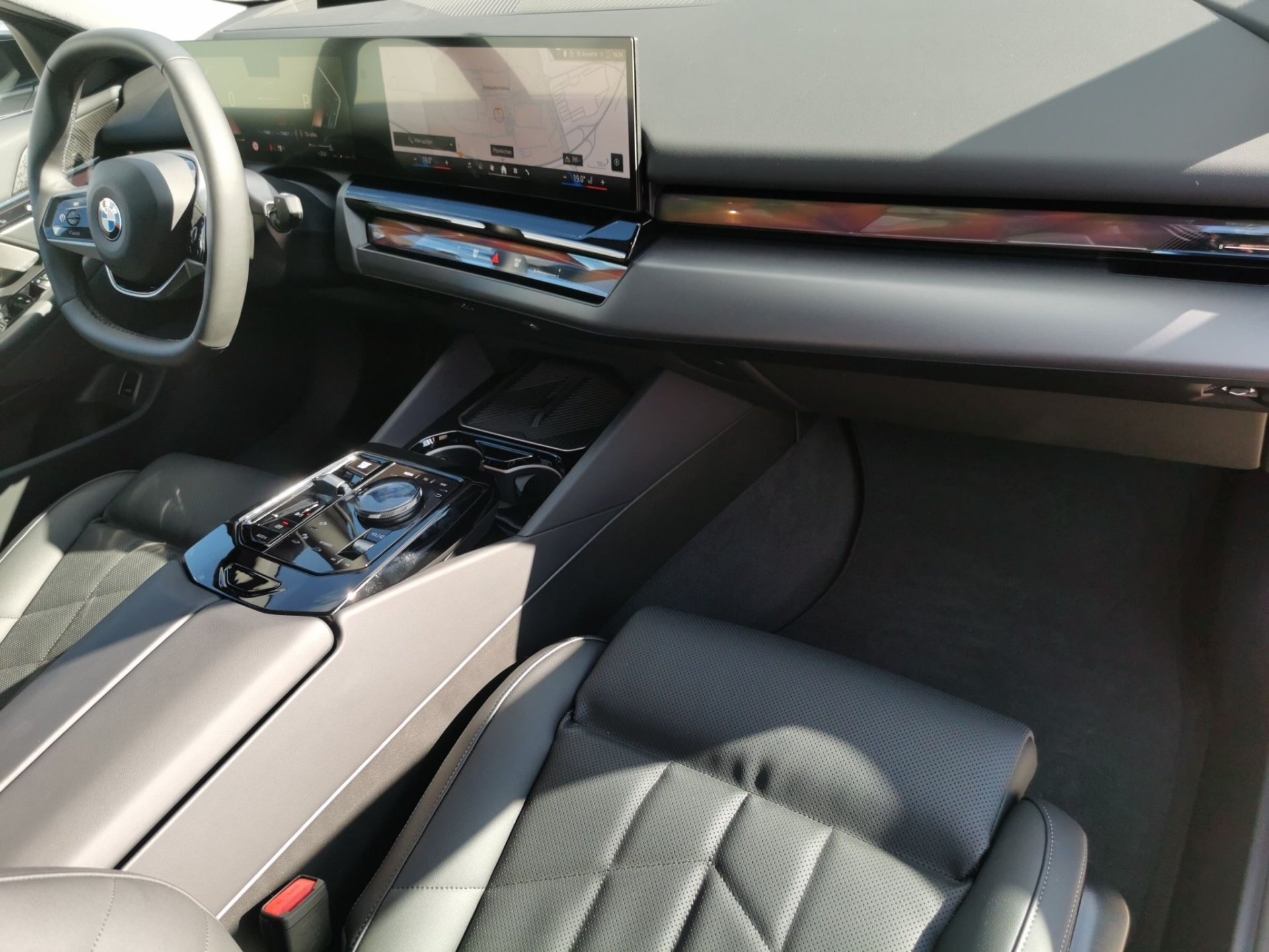BMW 520i 520i Limousine LED Sitzbelüft Standhzg 360° H&K (Bild 6)