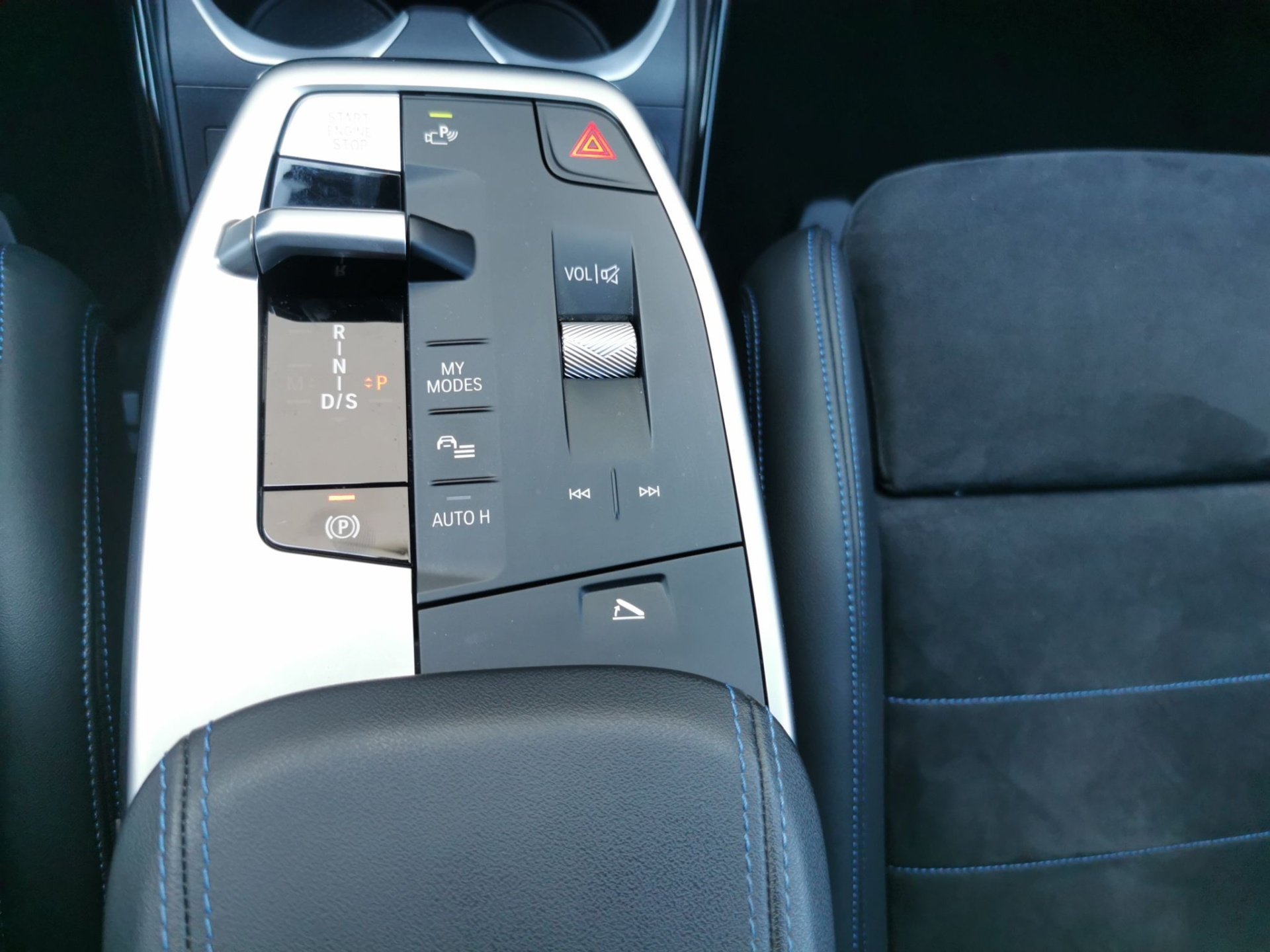 BMW X1 X1 sDrive20d M SPORT PRO AHK ParkAss H&K Lenkhzg (Bild 12)