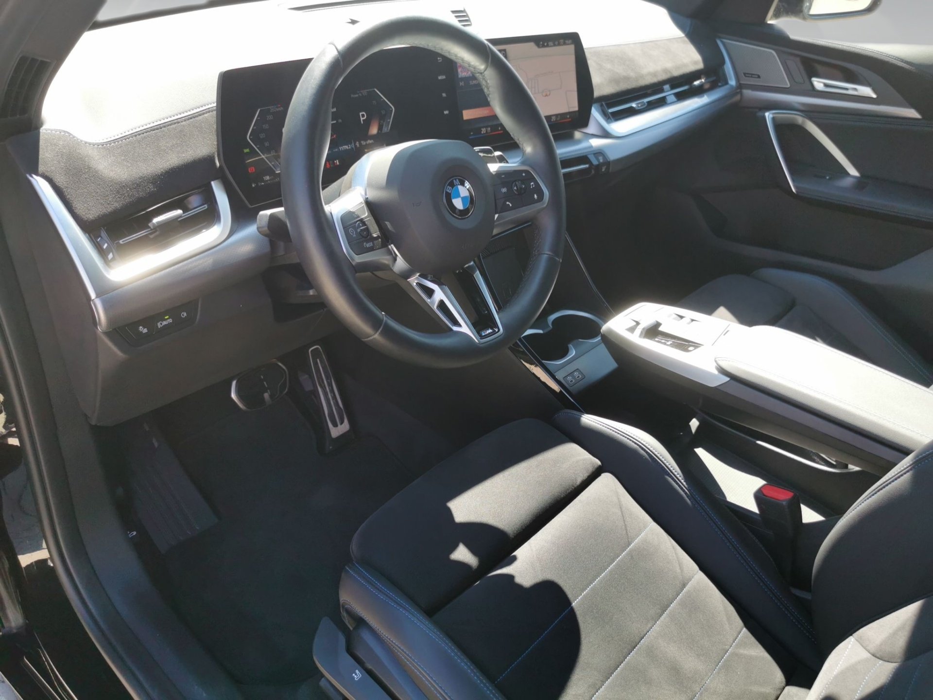 BMW X1 X1 sDrive20d M SPORT PRO AHK ParkAss H&K Lenkhzg (Bild 5)